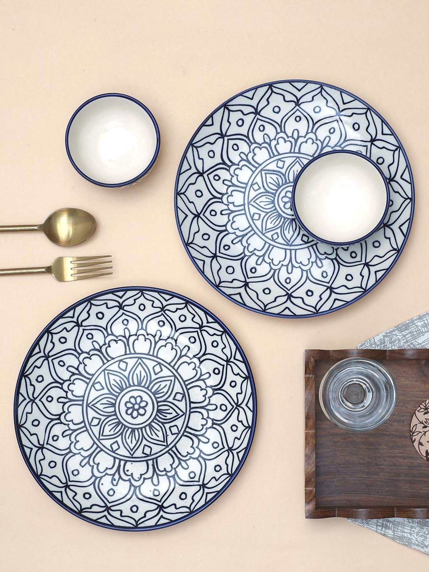 VarEesha Mehraab Blue & White Ceramic Dinner Set