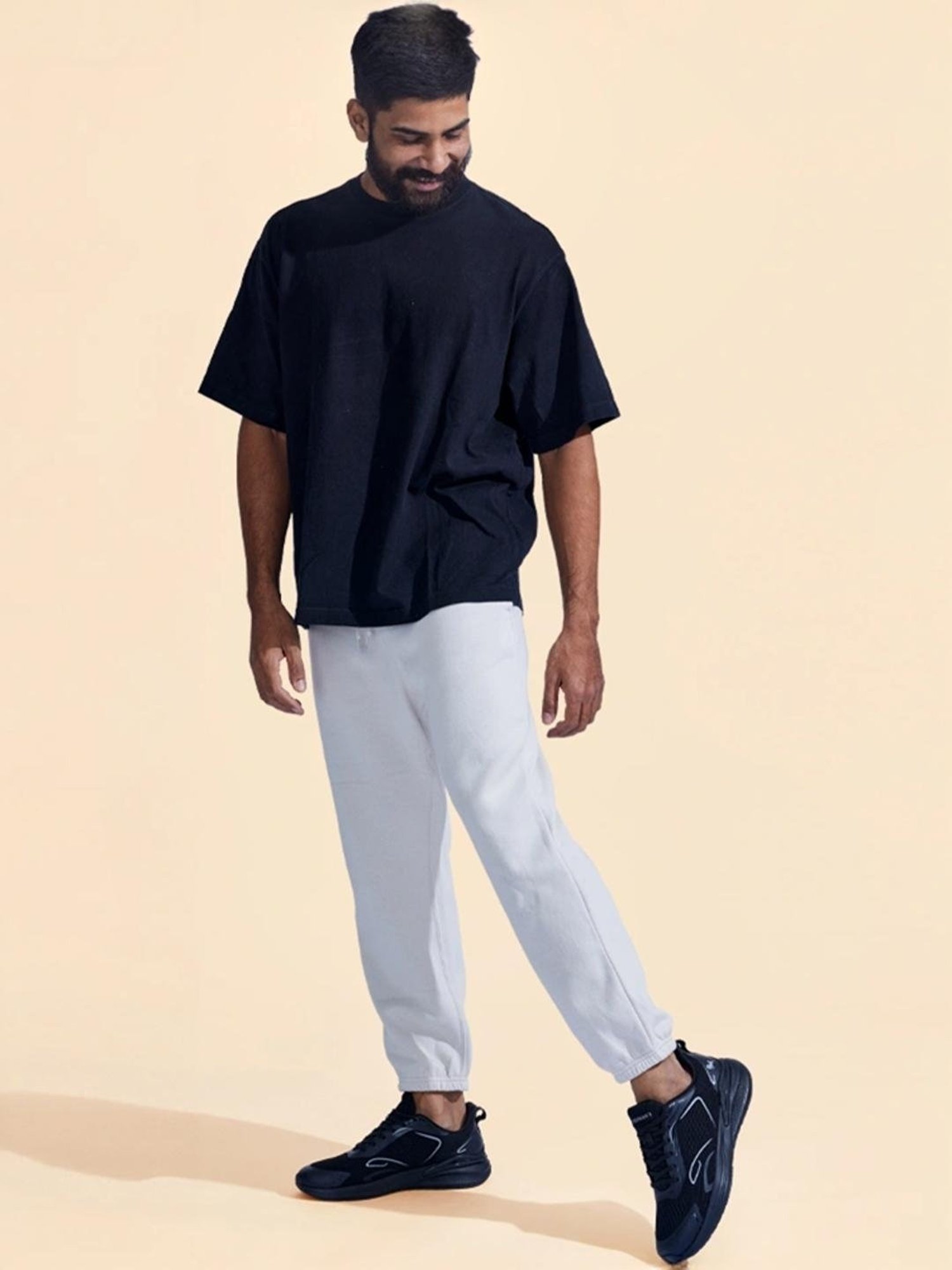 Neemans Men's Daily Movers Black Training Shoes