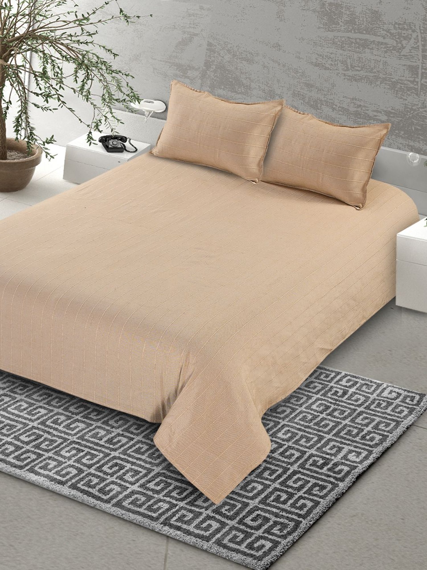 Saral Home Abstract Beige 155 TC Cotton King Sized Bed Sheet with 2 Pillow Covers