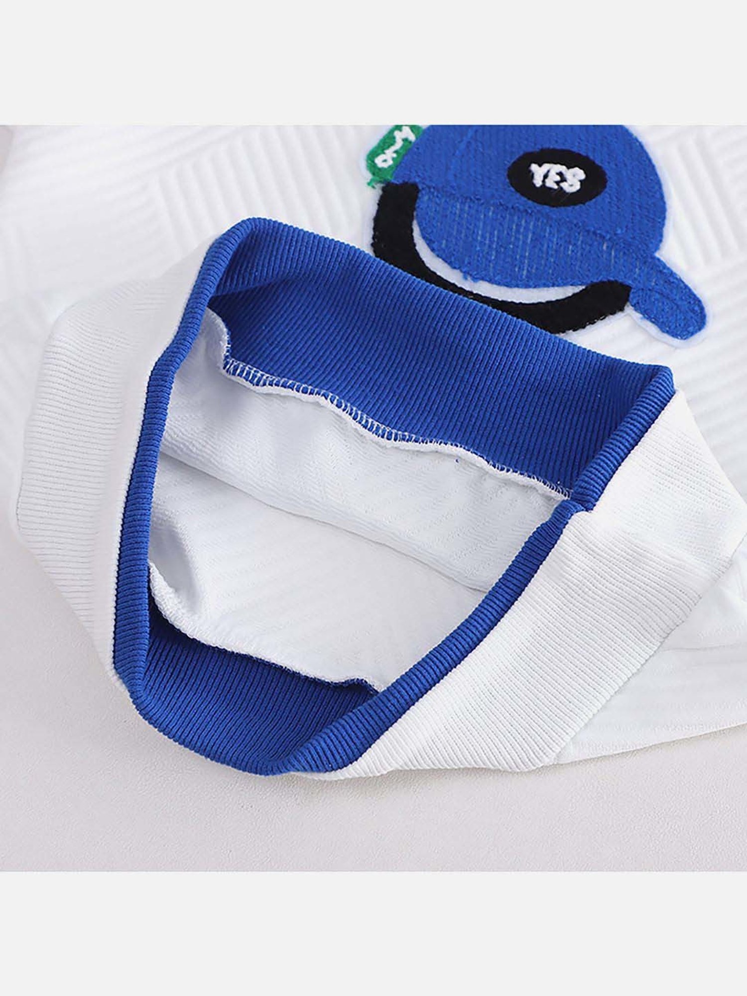 Little Surprise Box Kids White & Grey Textured Pattern Full Sleeves Sweatshirt Set