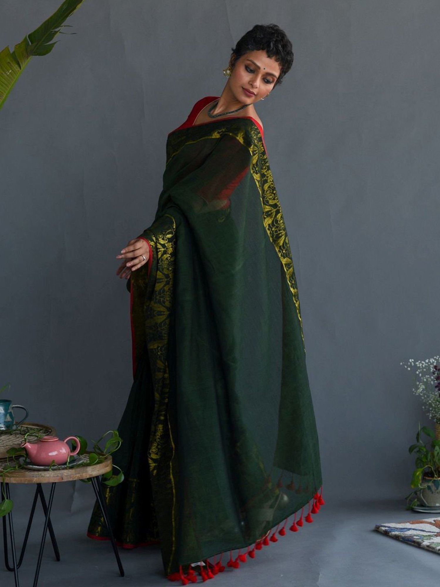 Suta Green Cotton Woven Saree Without Blouse