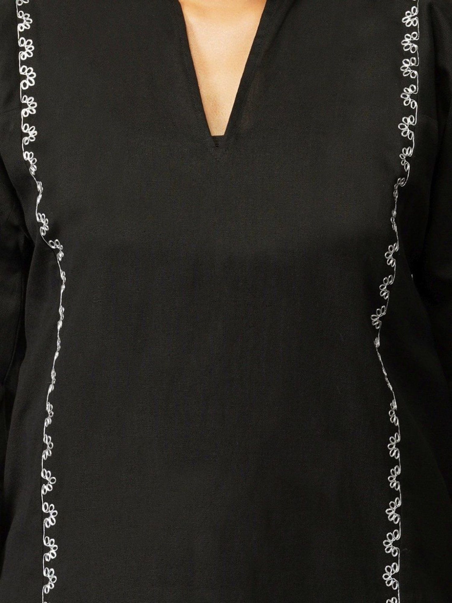 Akiso Bakhair Black Phiran Style Kurta With Zari Embroidery