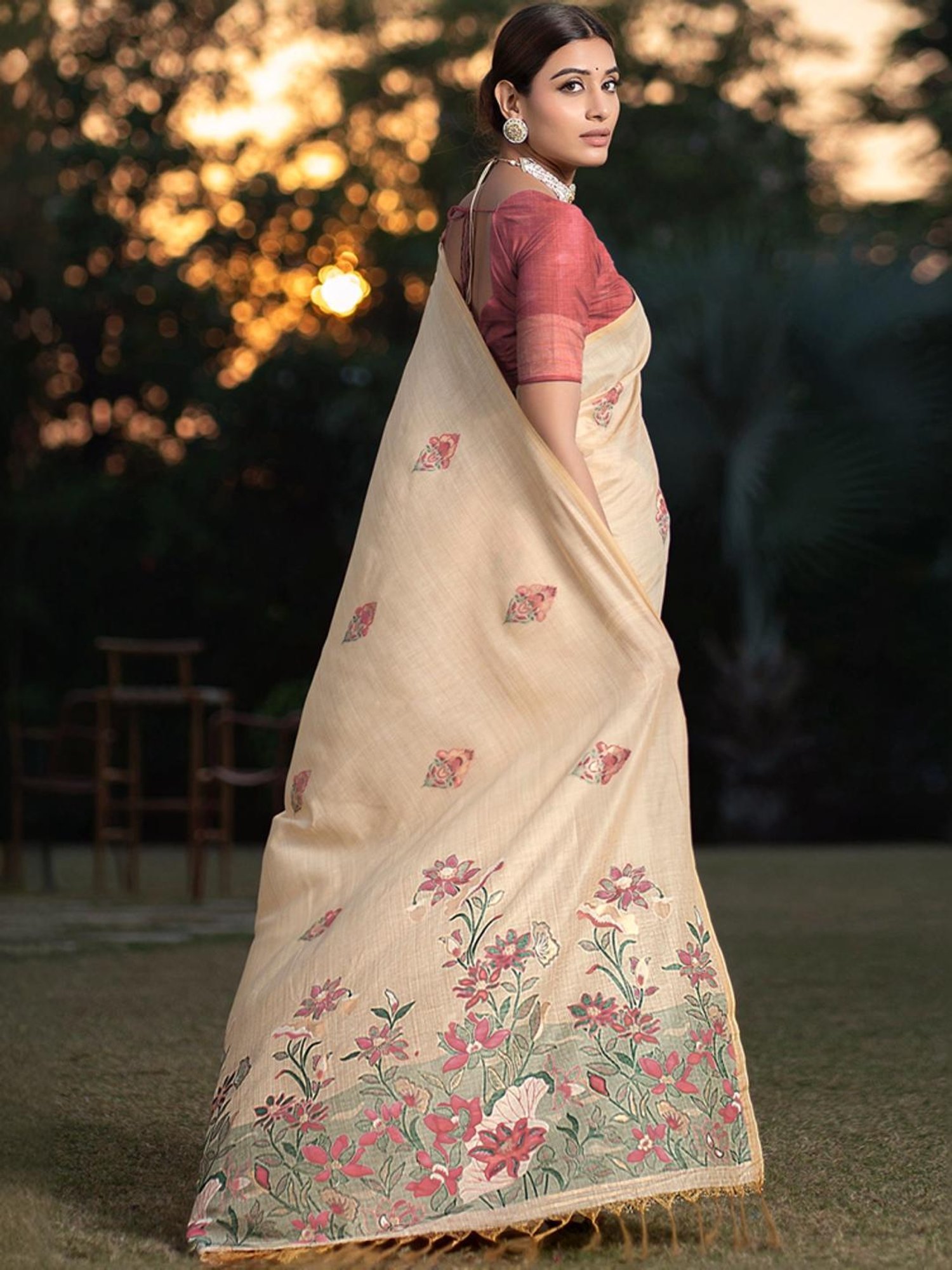 Satrani Beige Cotton Woven Saree With Unstitched Blouse