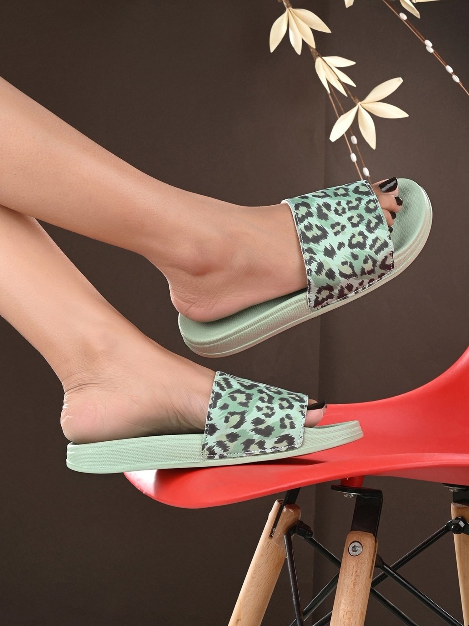 Yuuki Women's Green Slides