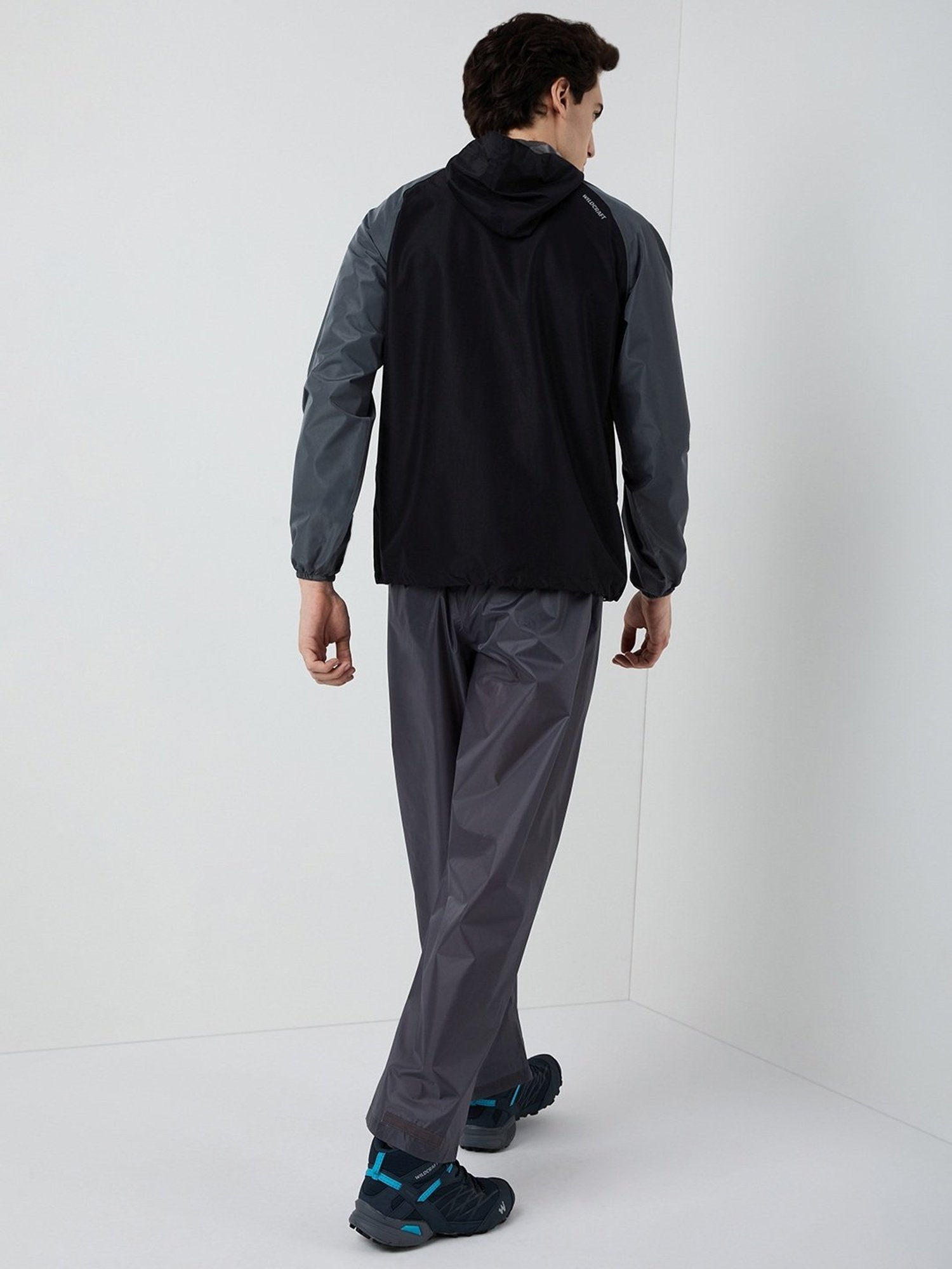 Wildcraft Black & Dark Grey Regular Fit Colour Block Raincoat Set