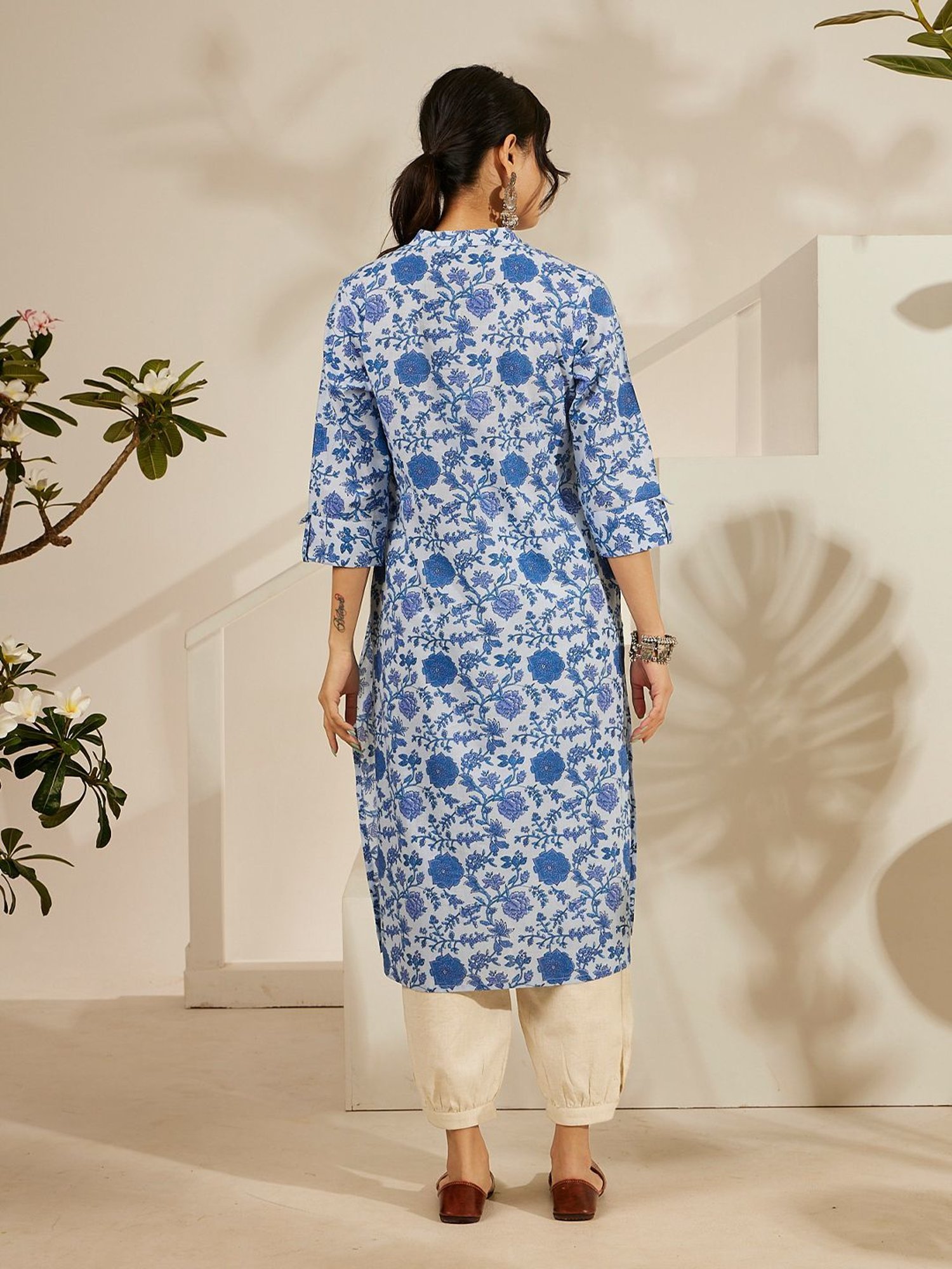Daali Blue Cambric Mandarin Collar 3/4 Sleeves Basics Kurta with Two Pockets