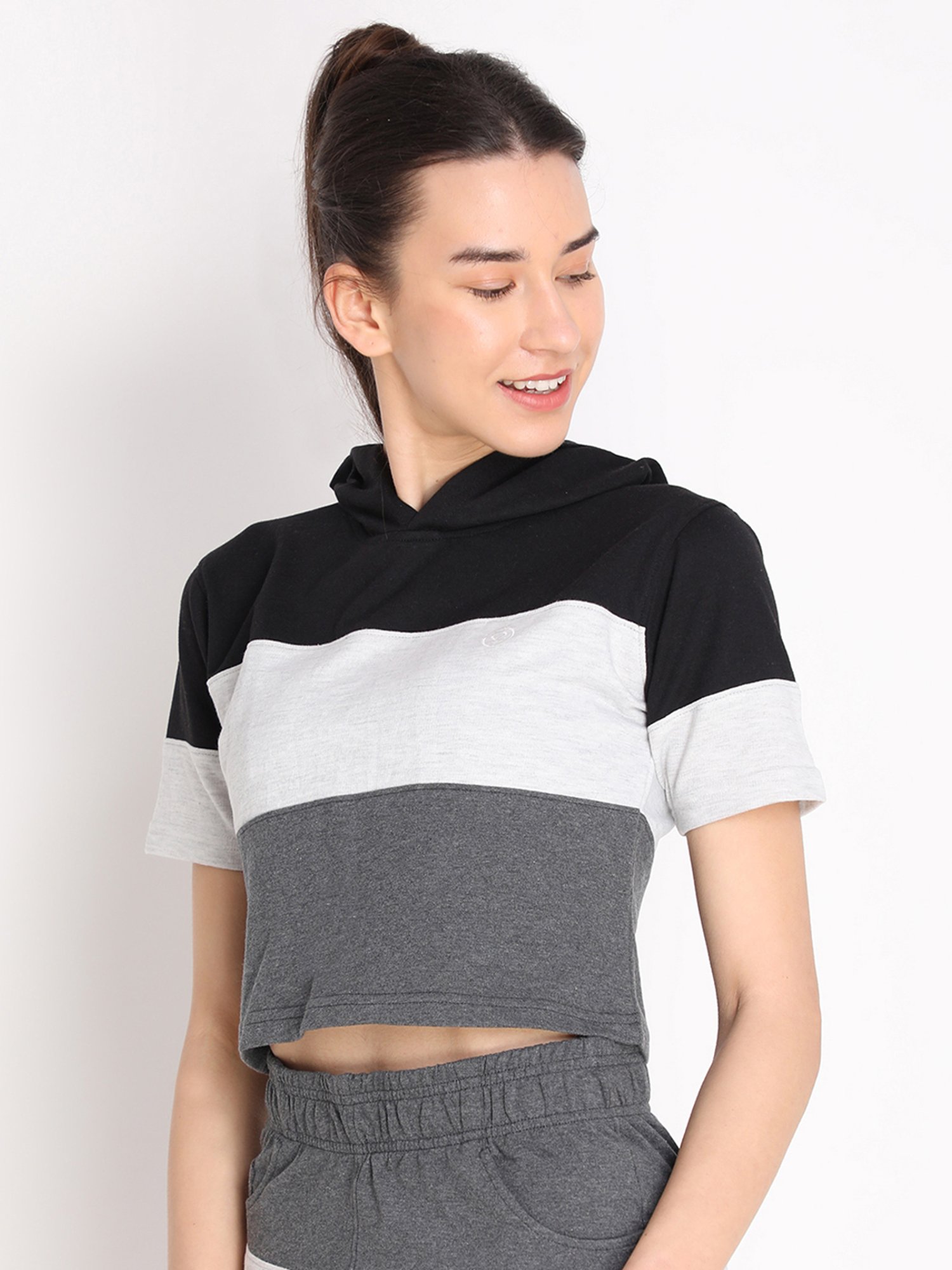 Chkokko Black & Grey Color Block Sports Crop Top