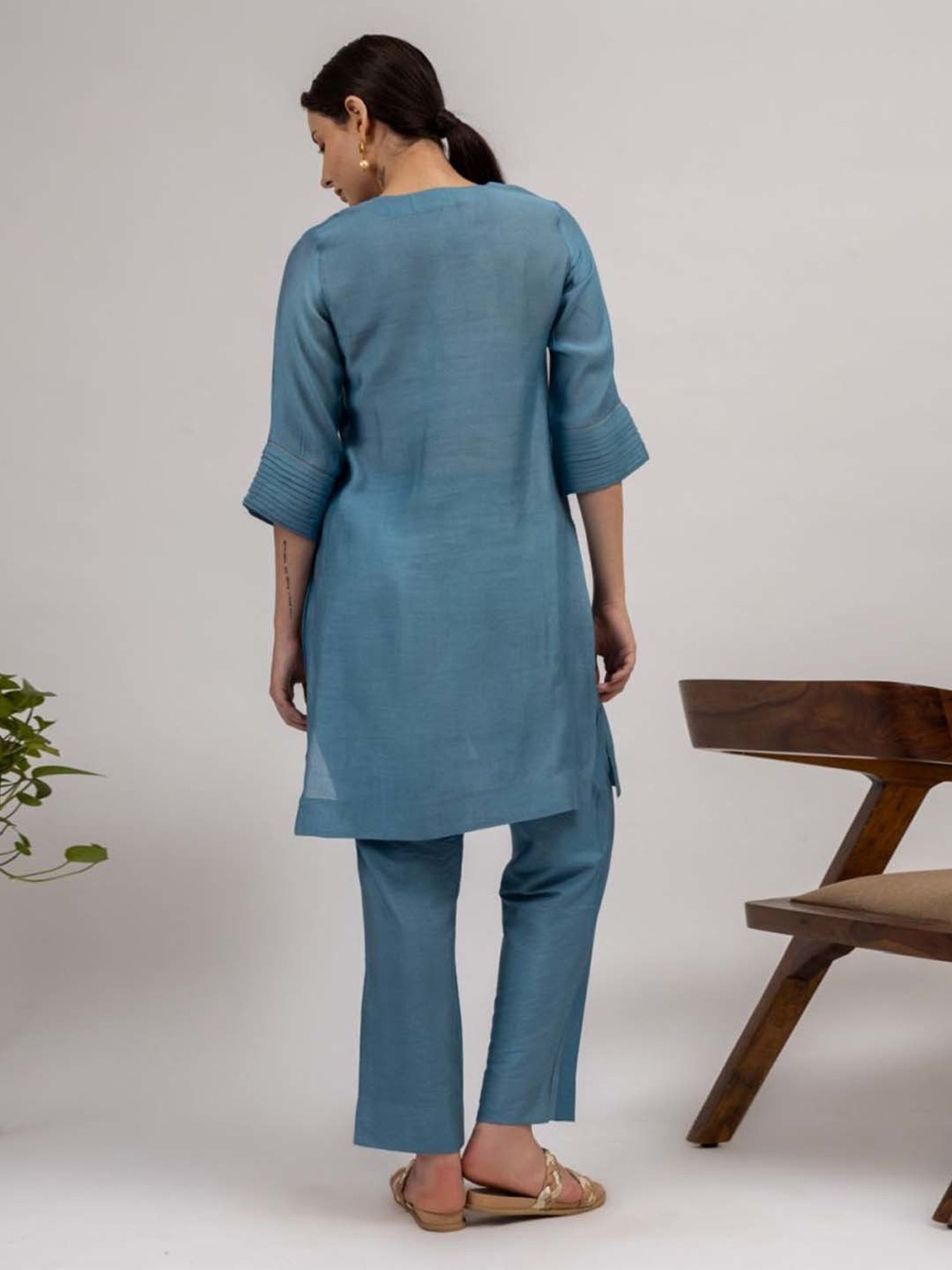 Mushio Blue & Grey Carmen Floral Embroidered Hand Woven Maheshwari Silk Kurta With Slip