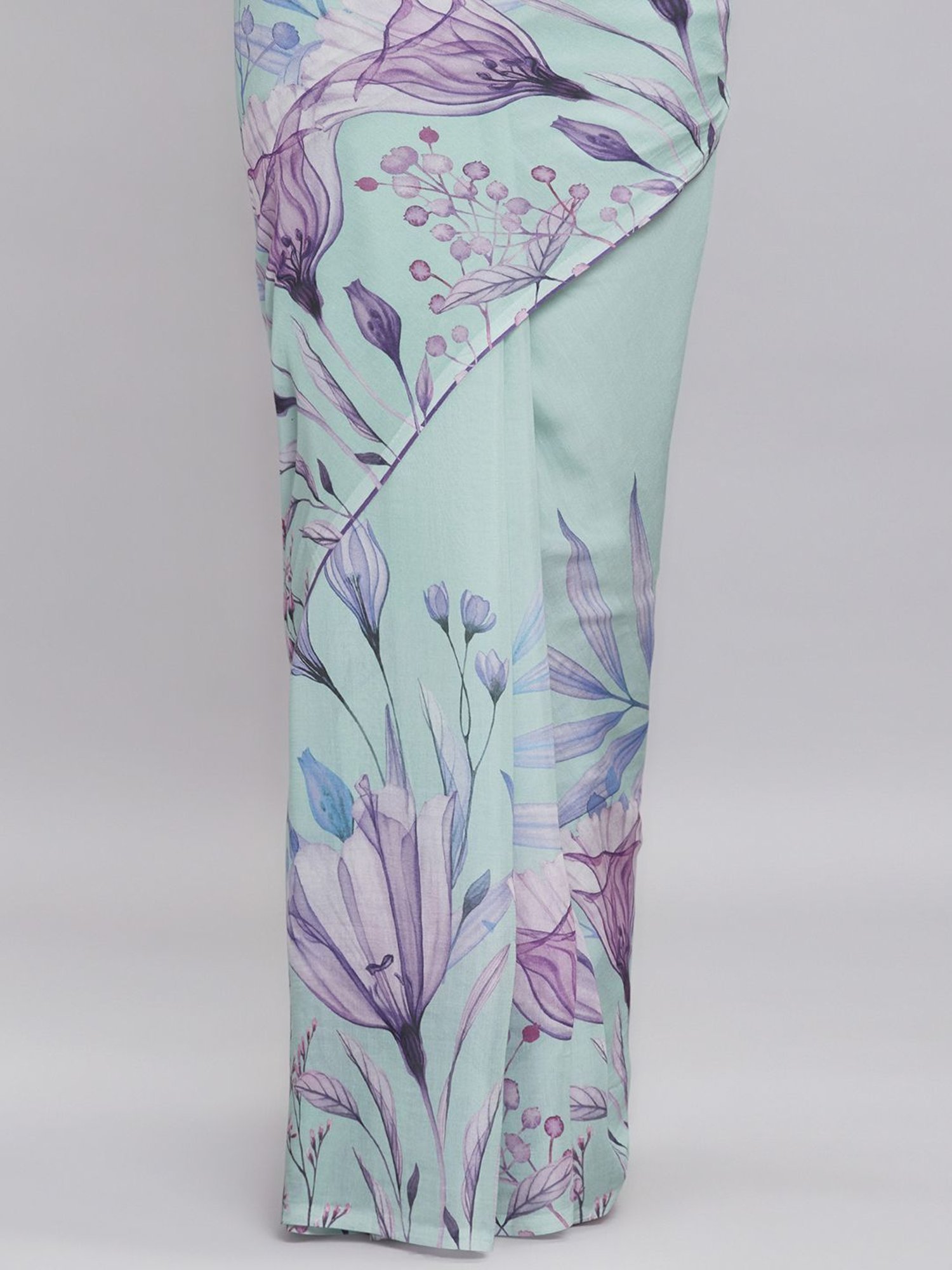 Navyasa Blue Liva Georgette Floral Printed Saree With Coordinated Unstitched Blouse Piece