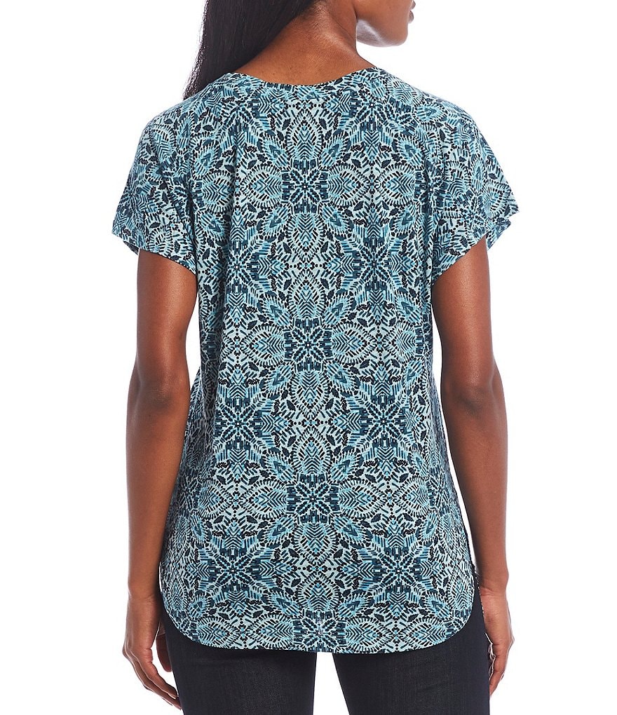 Democracy Tile Print Crew Neck Short Sleeve Asymmetrical Hem Knit Tee