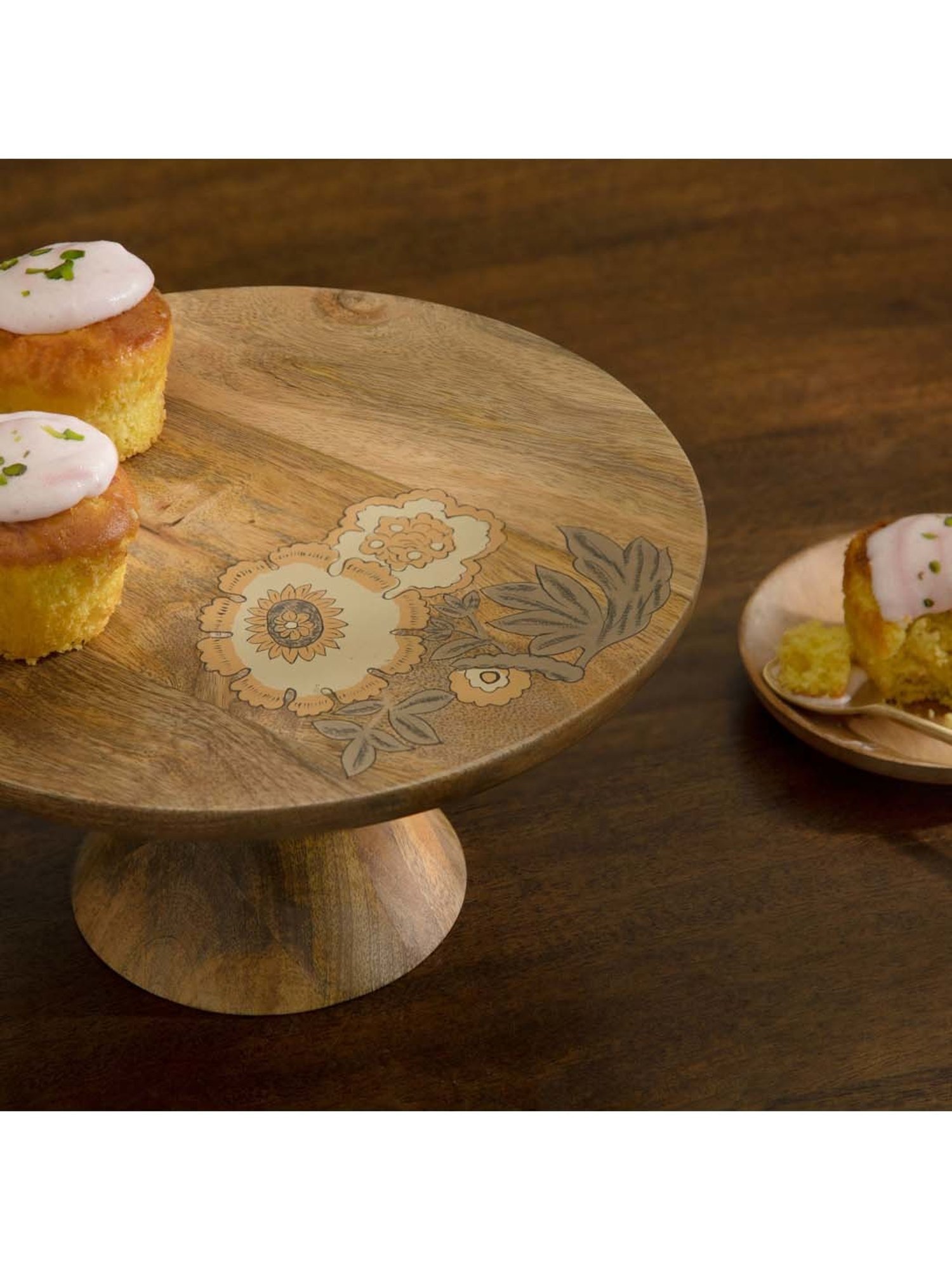 Ellementry Fleur D'or Brown Wooden Cake Stand With Base