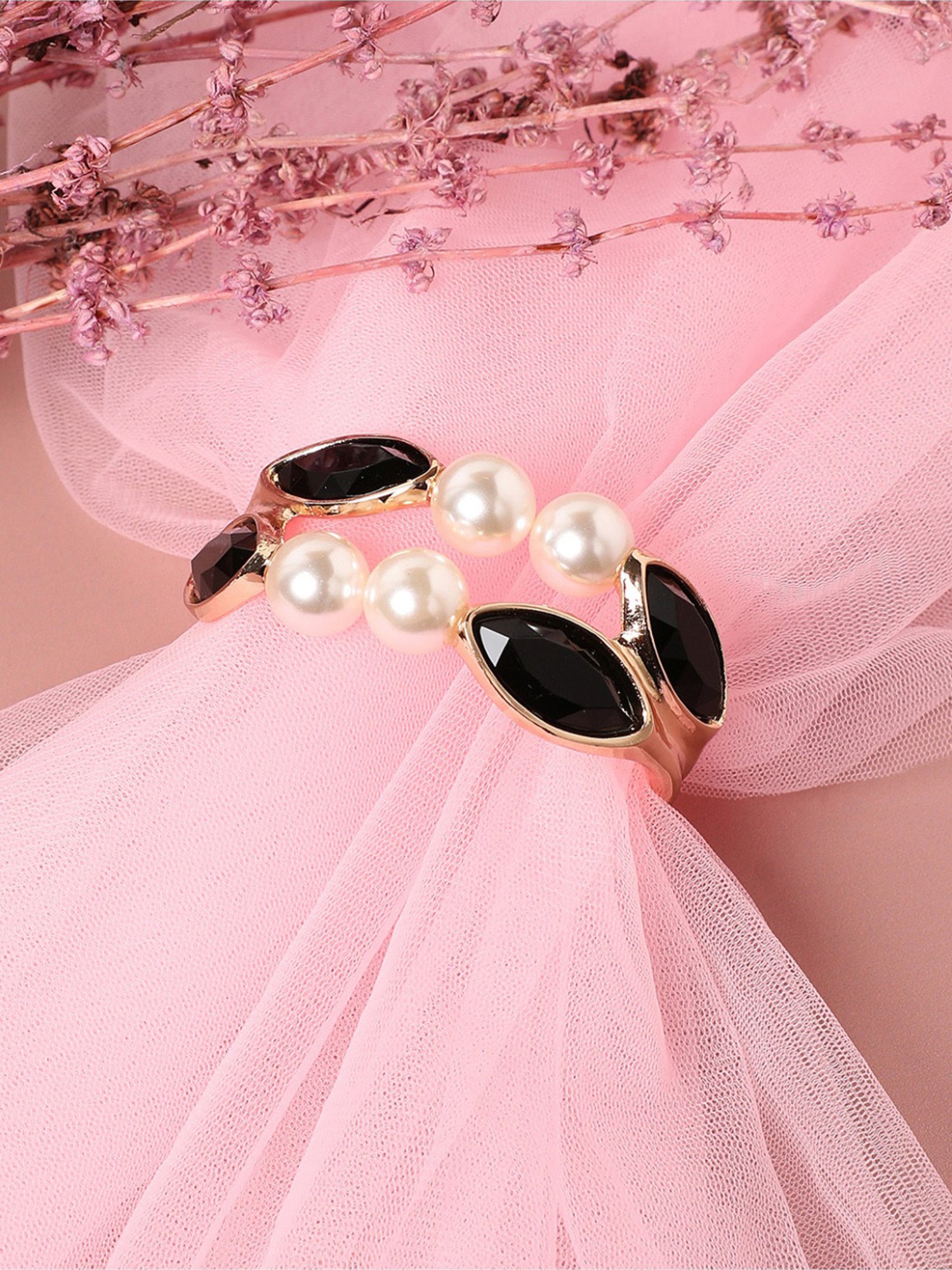 Sohi Crystal Pearl Black & White Bracelet