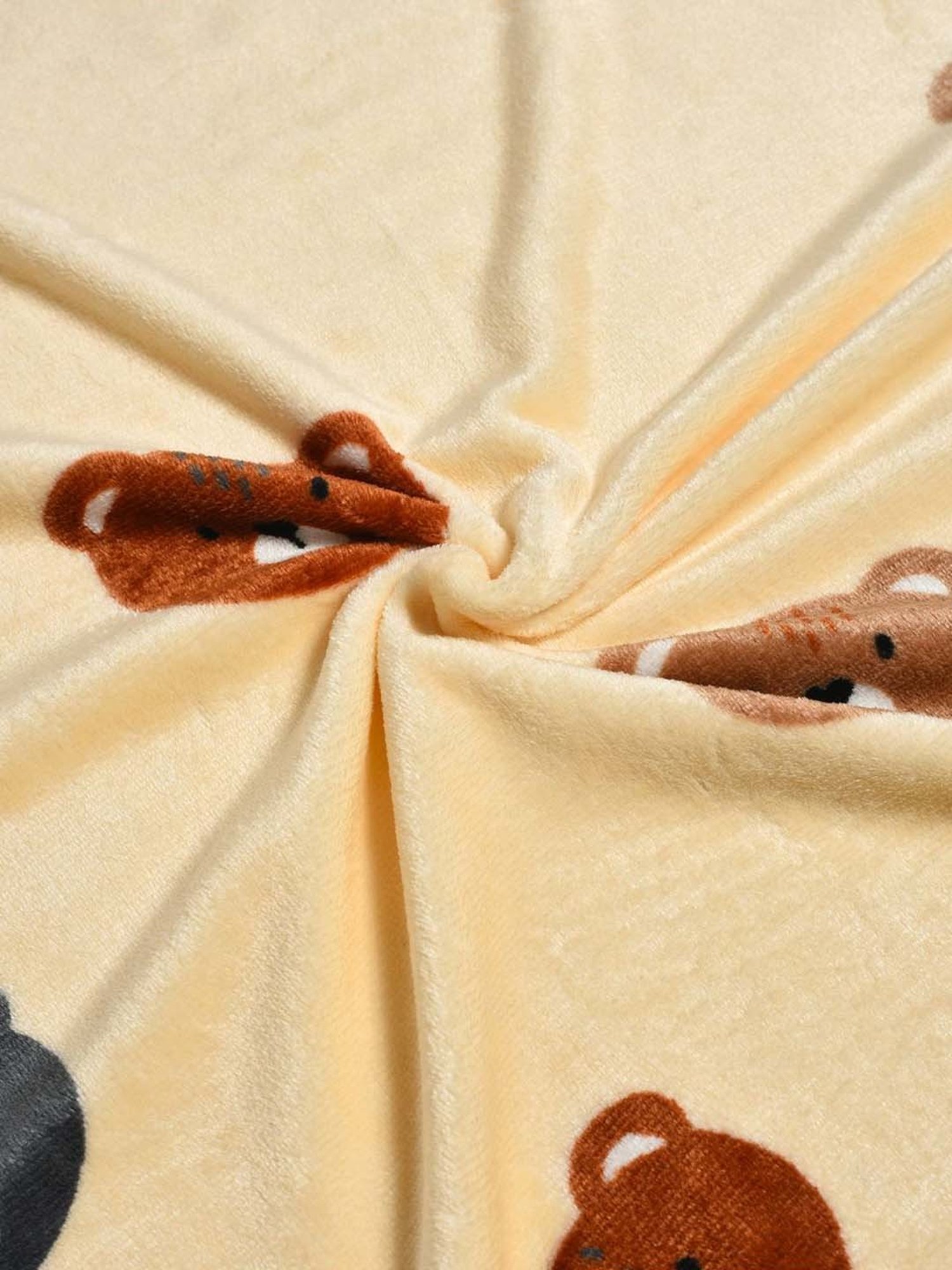 MiArcus Cream Polyester 210 GSM Face Printed Flurry Knitted Blanket