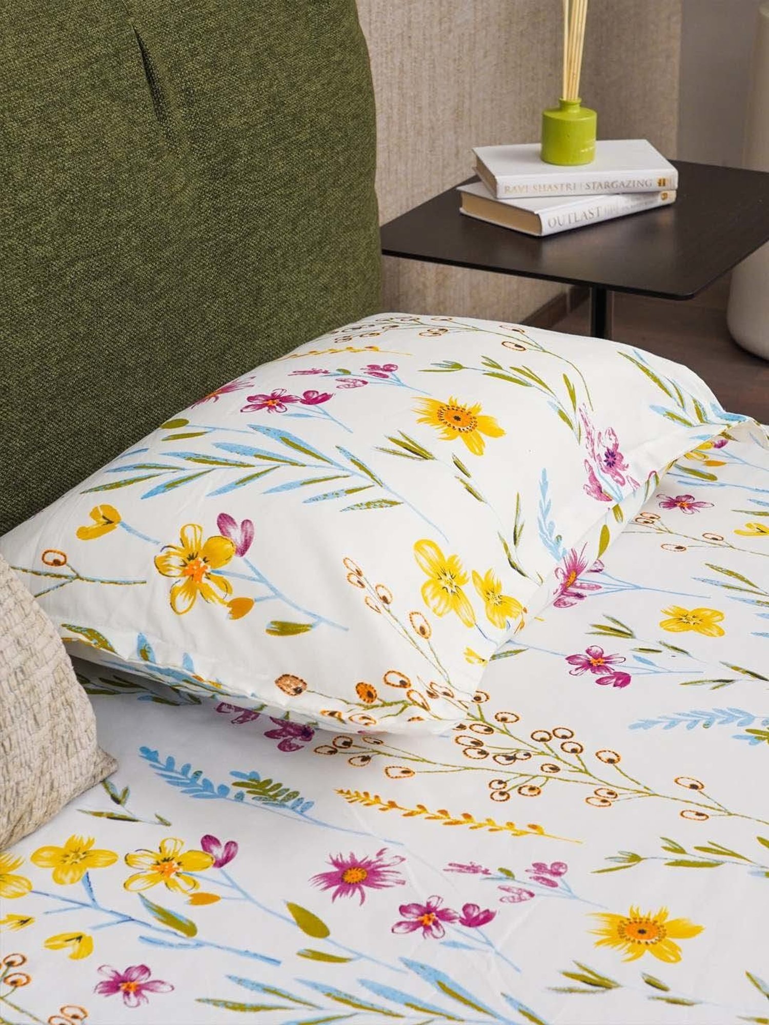 Urban Space Serene Yellow Cotton 200 TC King Fitted Bedsheet With Pillow Covers
