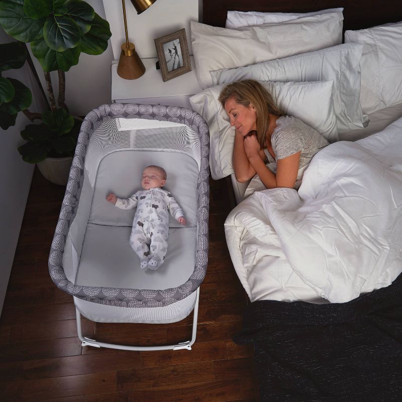 Simmons Kids' Silent Auto Gliding Elite Bassinet - Odyssey