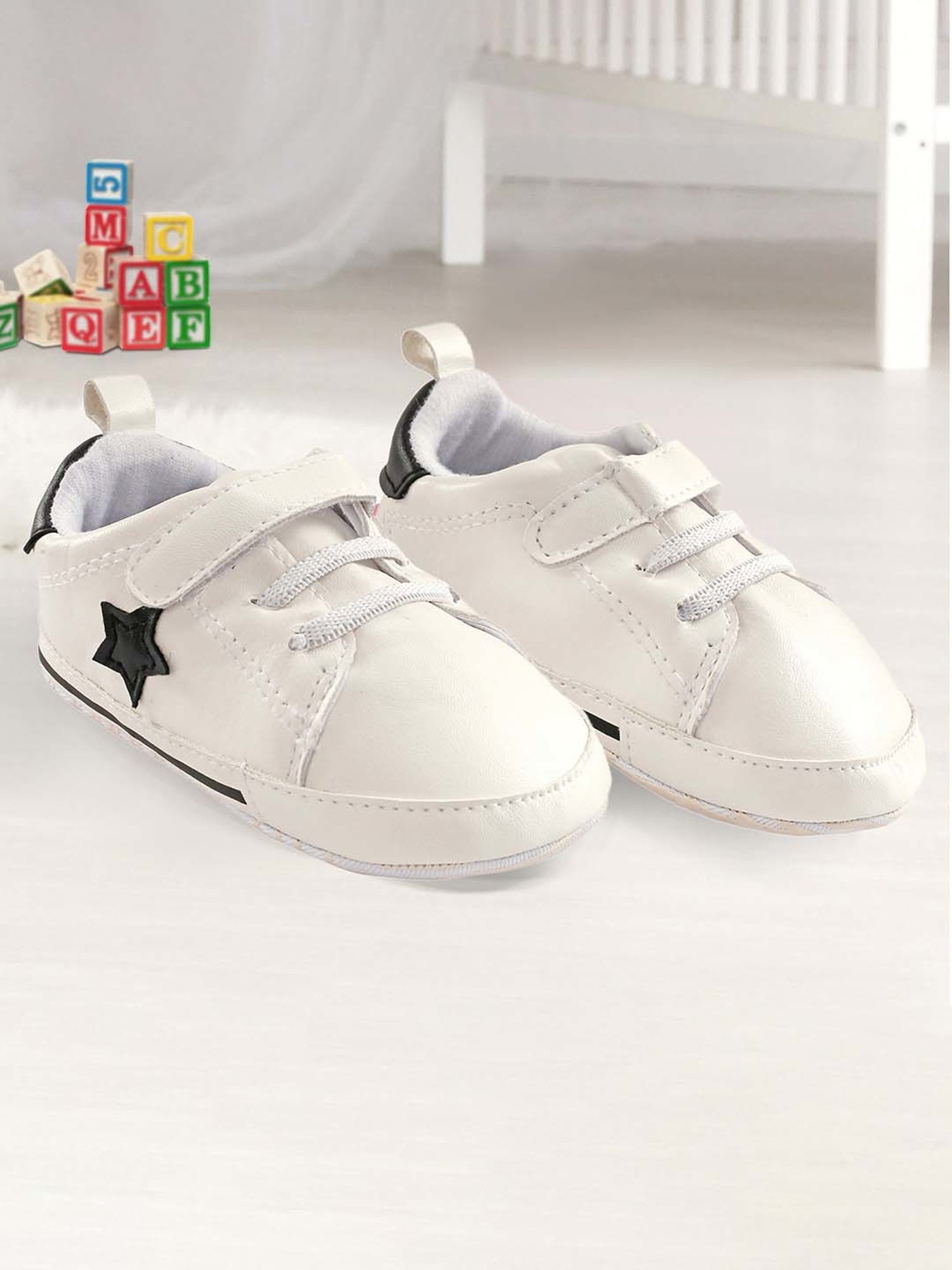 Baby Moo Kids White Casual Booties