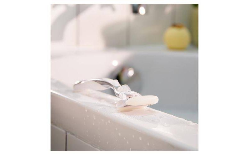 Venus ComfortGlide with Olay Women's Razor + 2 Razor Blade Refills Sugarberry