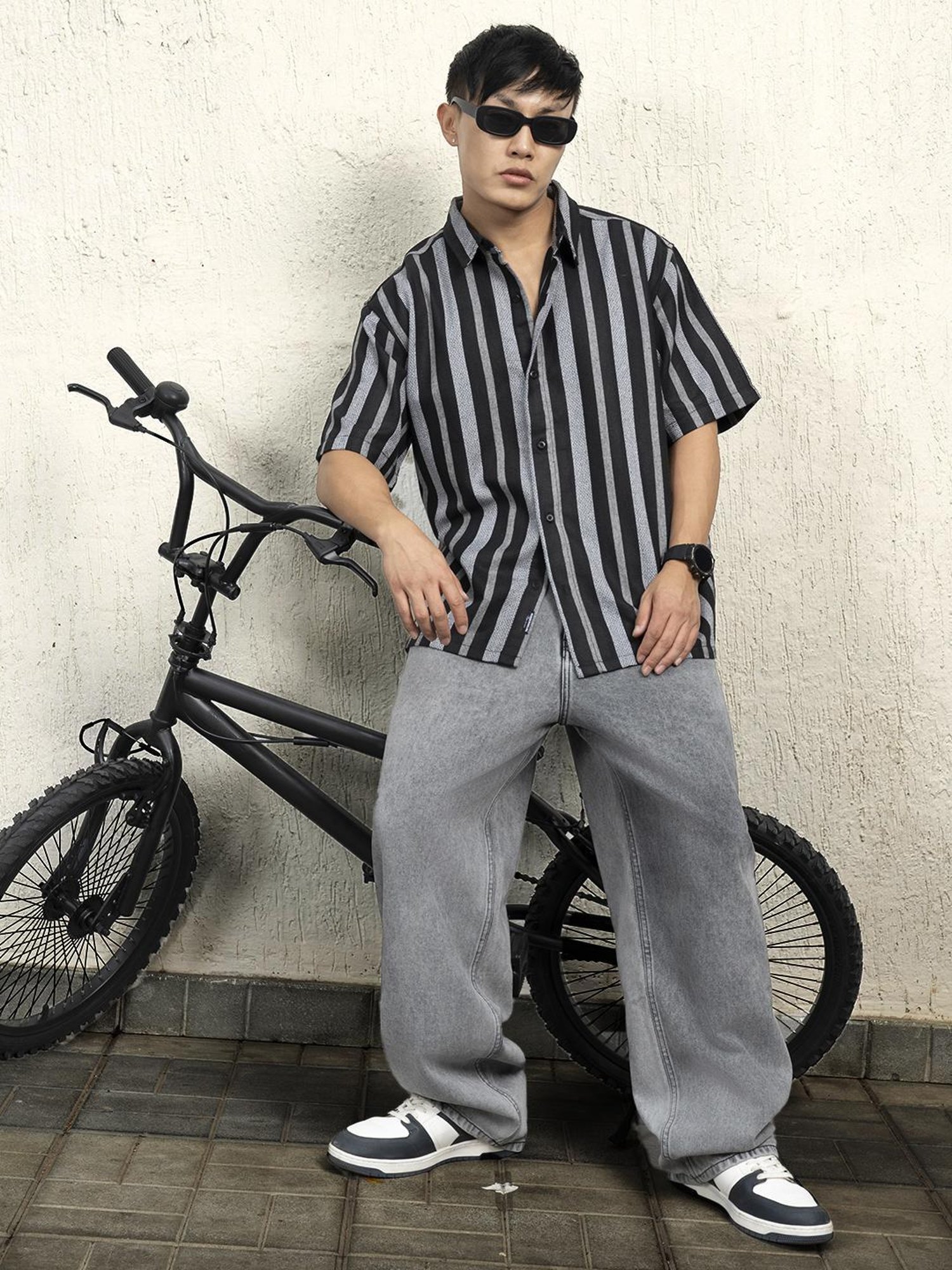 Hubberholme Men Cotton Short Sleeves Oversized Striped Shirt 14
