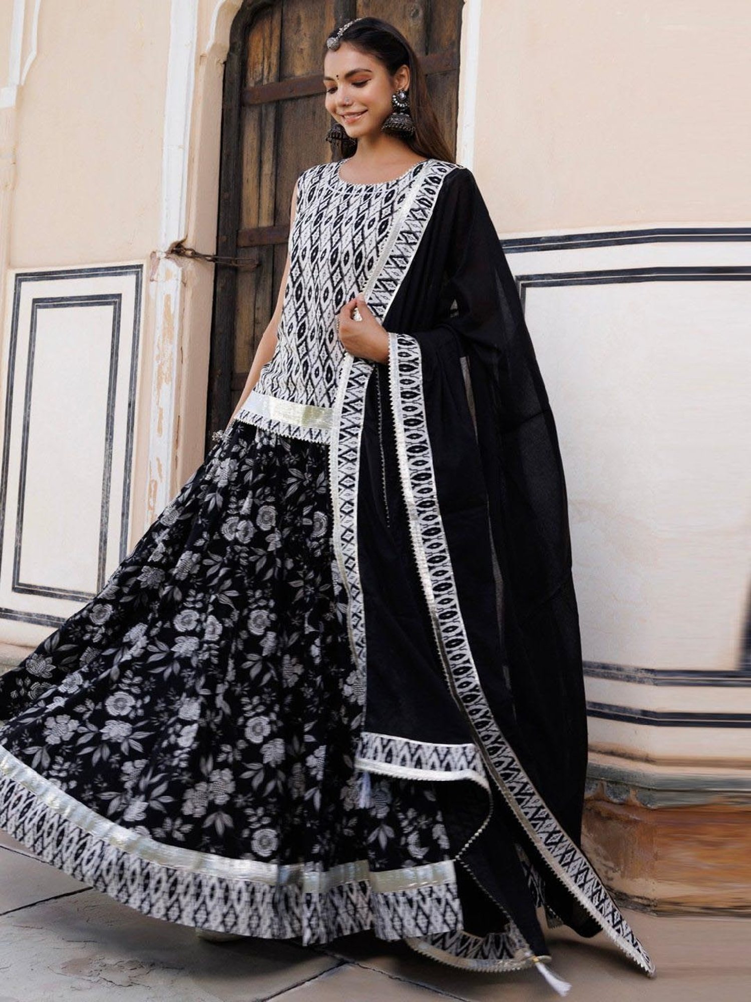 Geroo Jaipur Black-White Pure Cotton Hand Block Printed Skirt Set