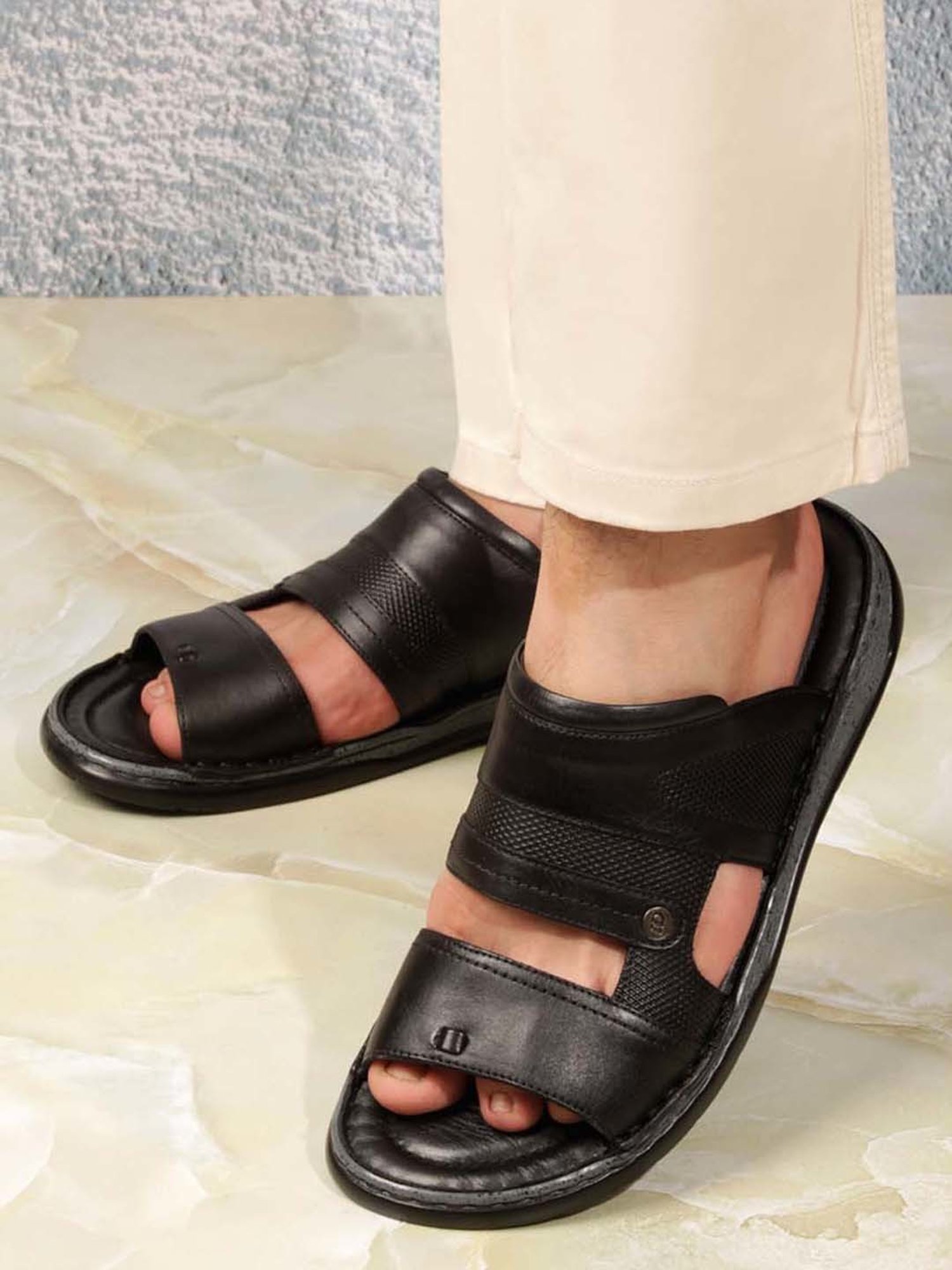 ID Men's Black Thong Sandals