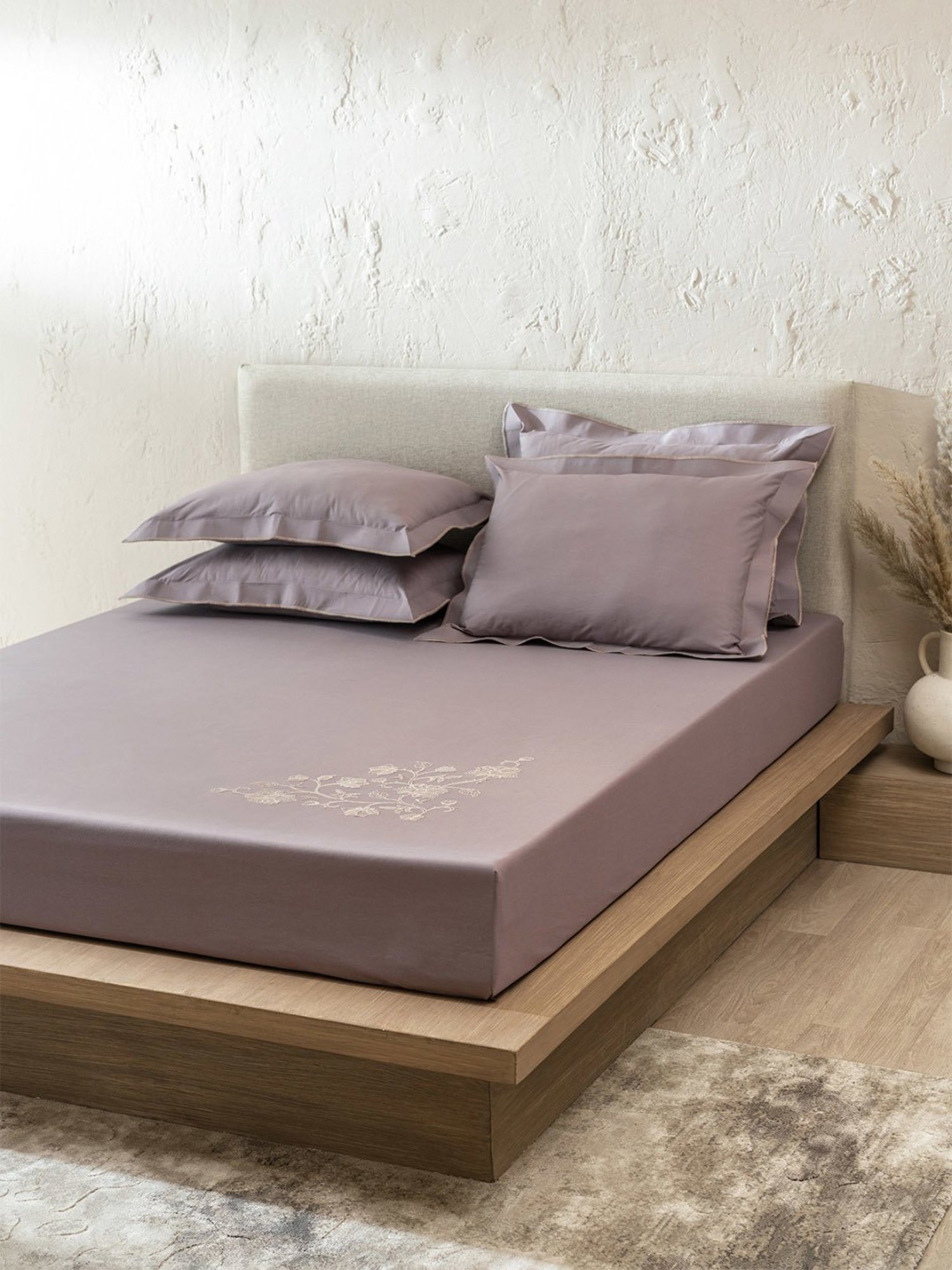 DDECOR Live beautiful Embroidery Dove Purple 180 TC Cotton King Bedsheet with 2 Pillow Covers