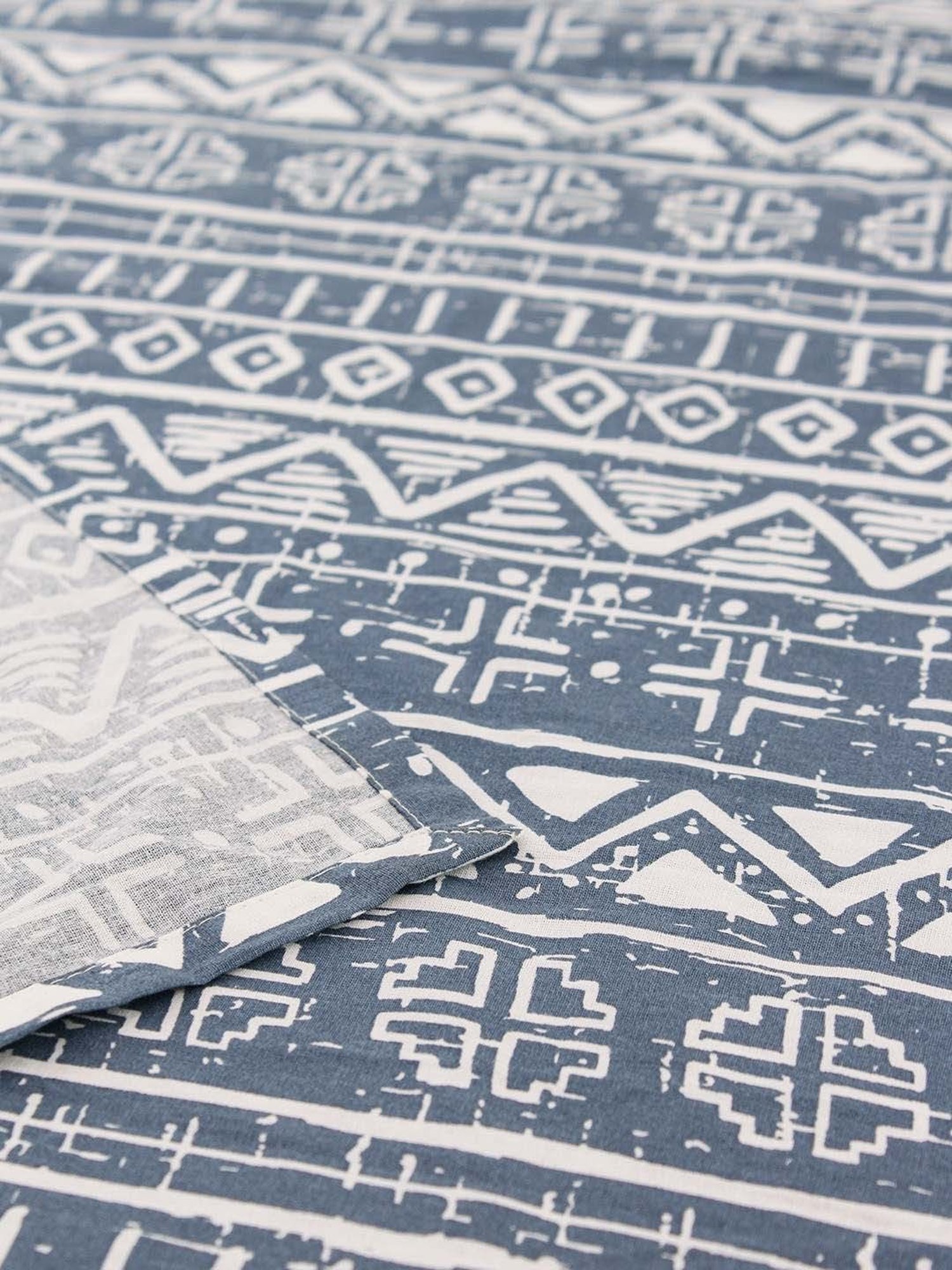 House This Kullu Patti Blue 150 TC Cotton Fitted Bedsheet with 2 Pillow Covers