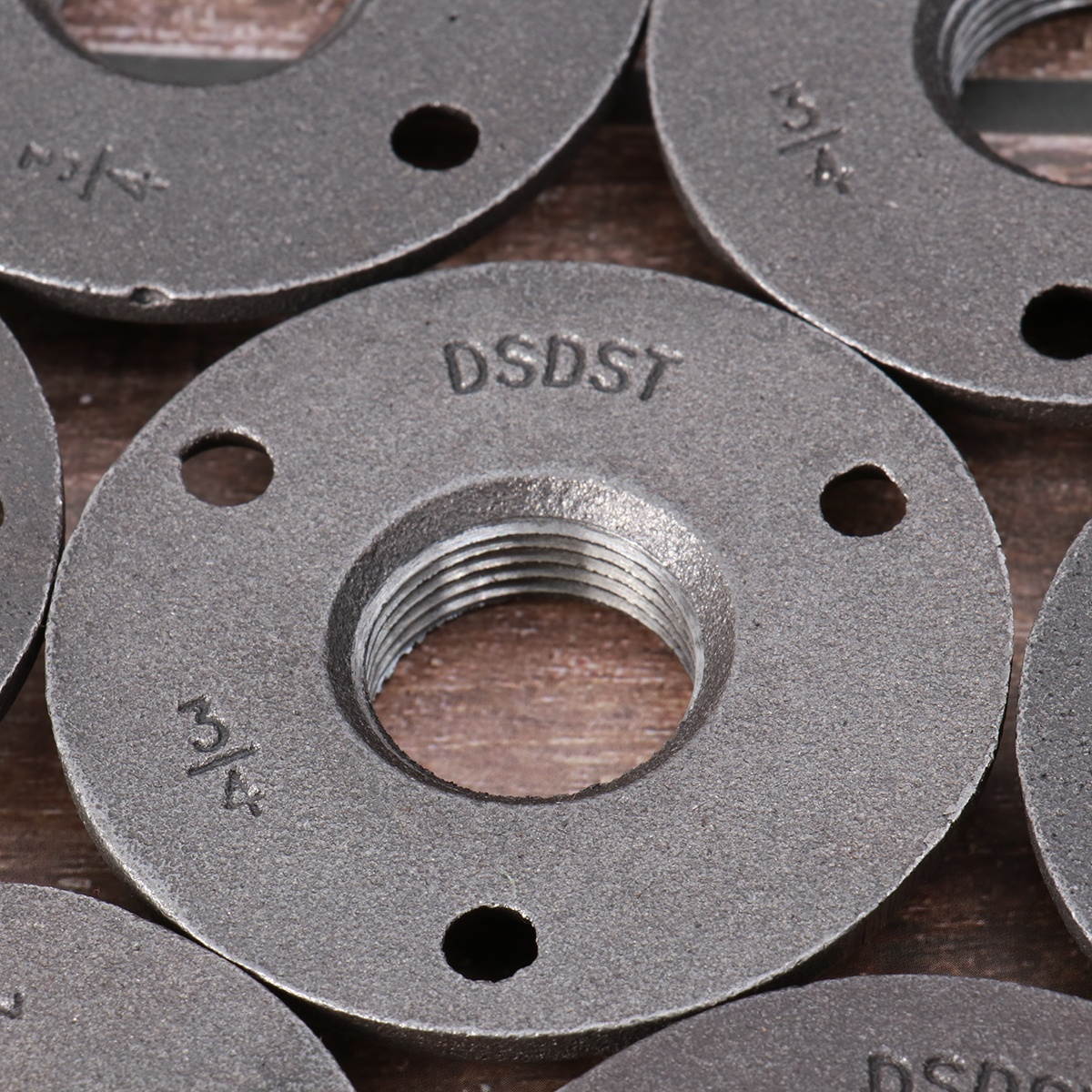 10Pcs 4 Inch Malleable Threaded Floor Flange Iron Pipe Fittings Wall Mounted Flange (Black)