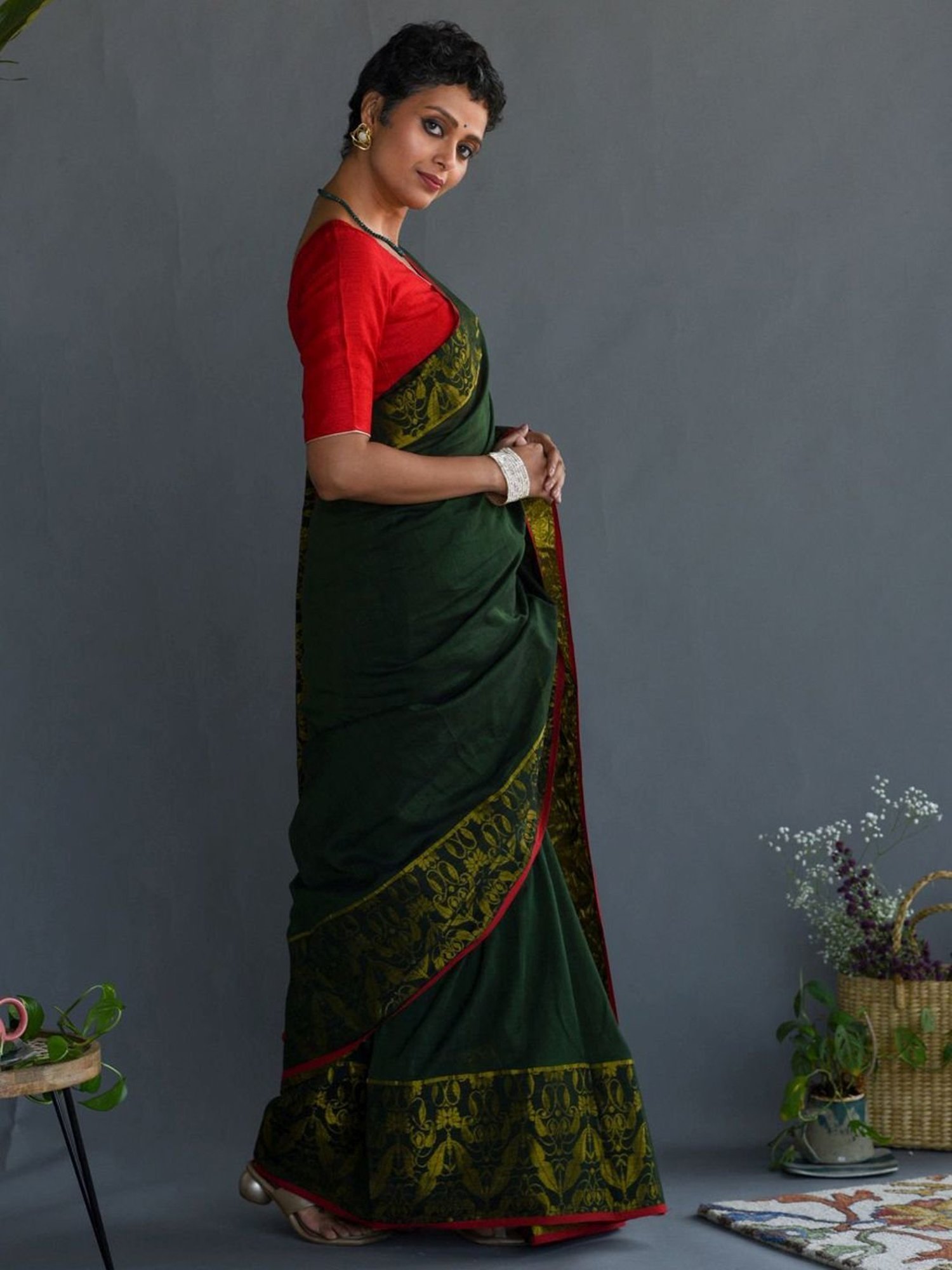 Suta Green Cotton Woven Saree Without Blouse