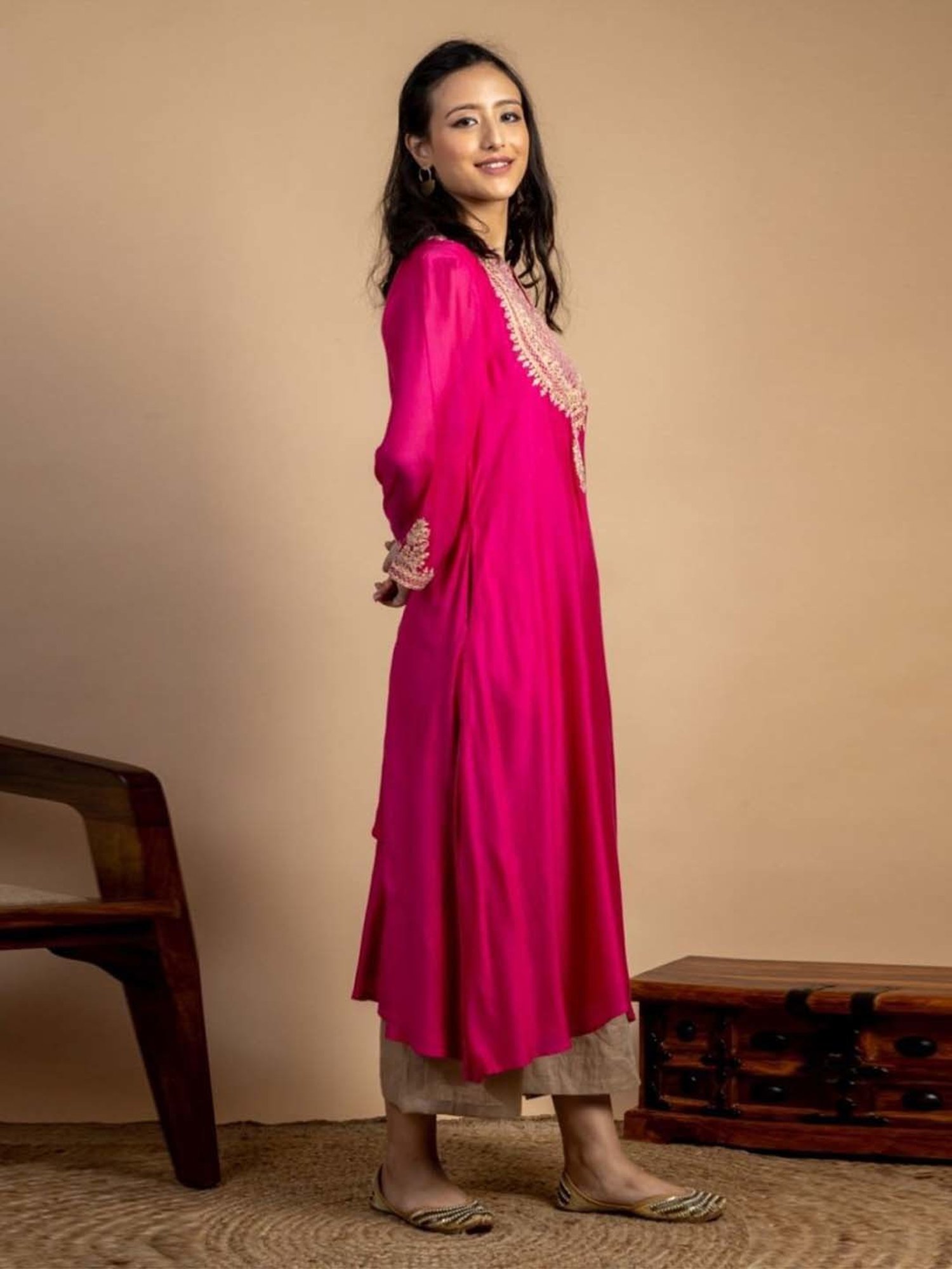 Mushio Magenta Rooh Embroidered Maheshwari Silk Kurta