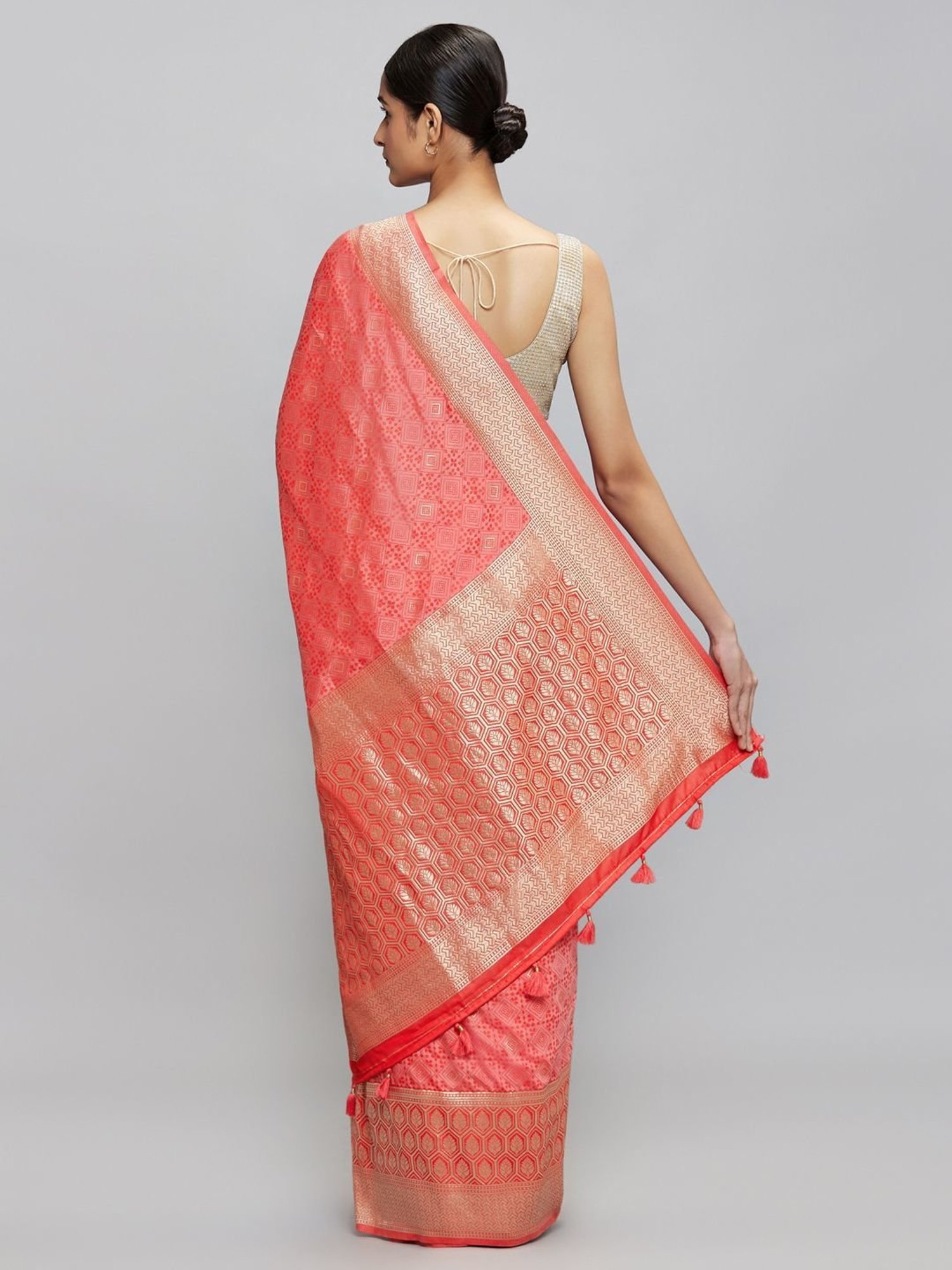 Navyasa By Liva Pink Woven Saree