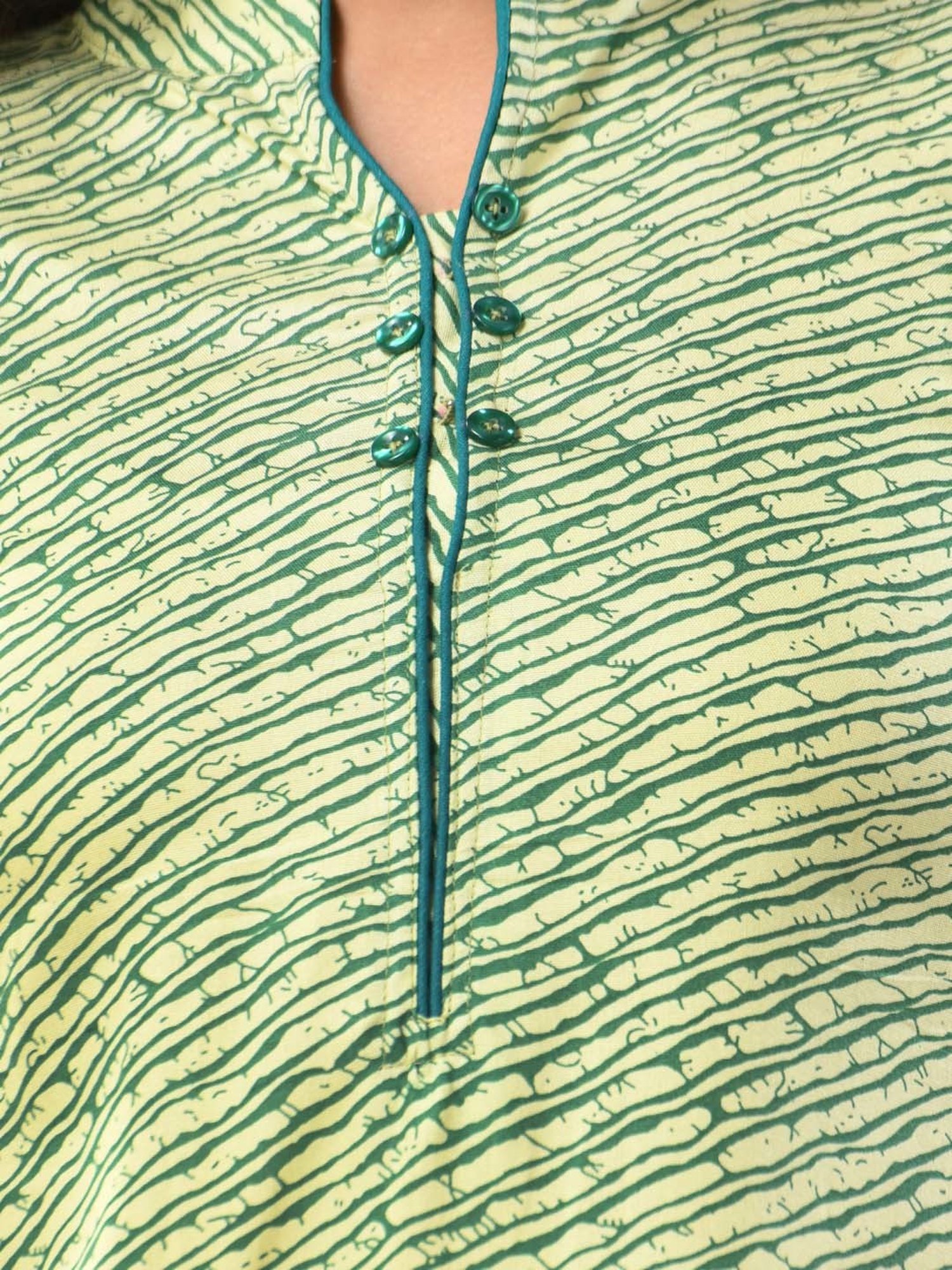 CHARUKRITI Green Printed Straight Kurta