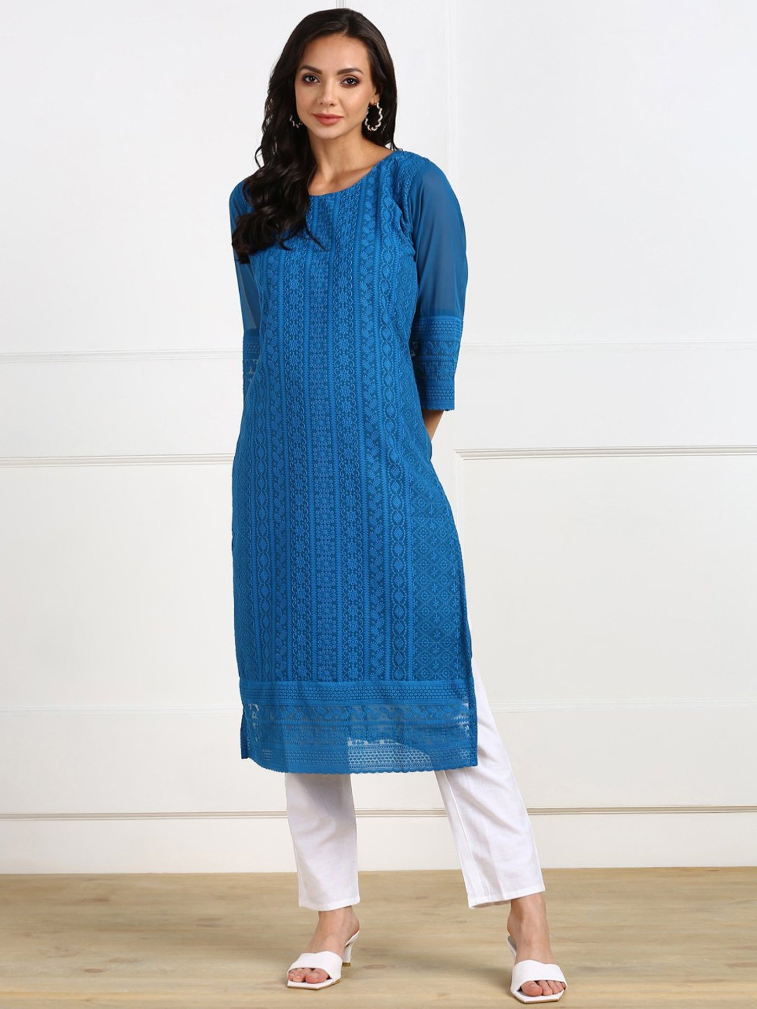 SWAGG INDIA Blue Embroidered Straight Kurta