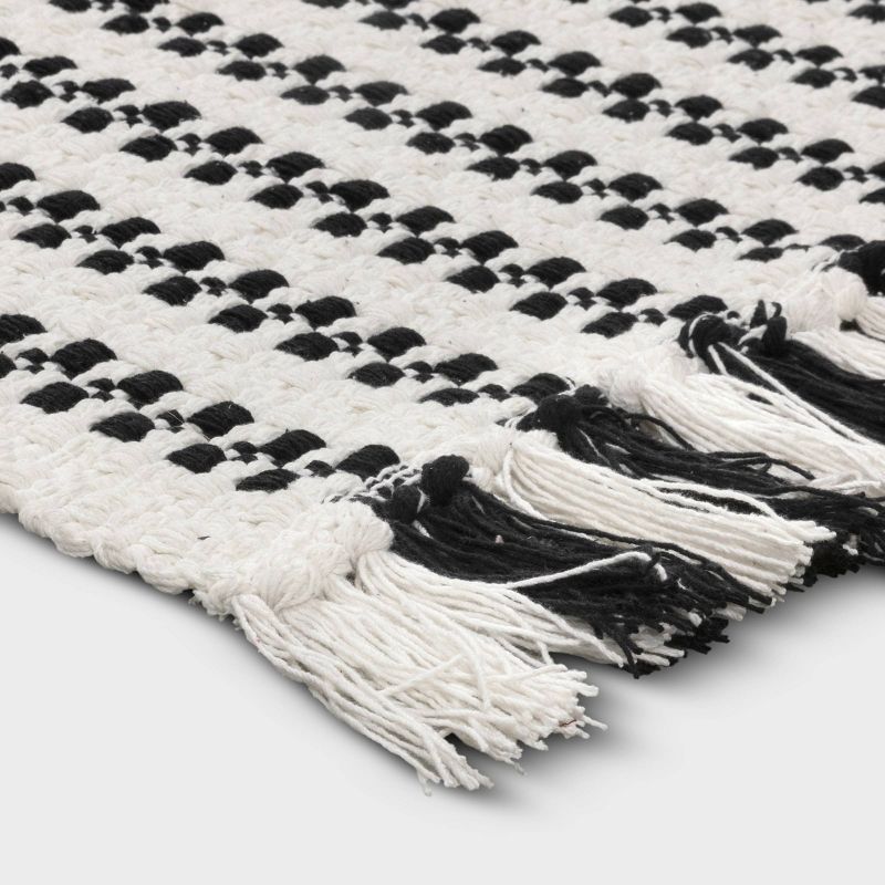 27"x45" Accent Rug Black & White - Pillowfort™
