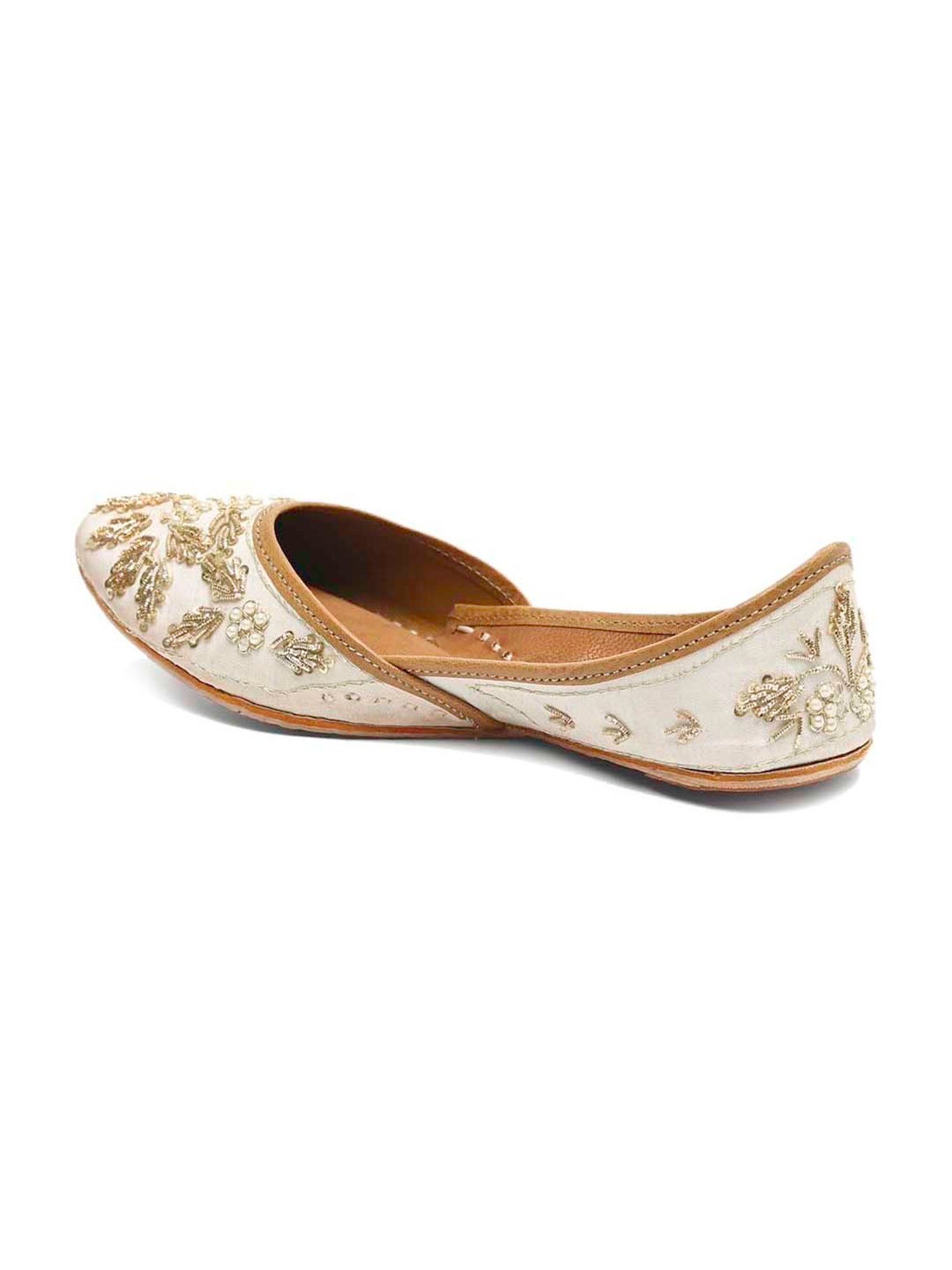 Glam Story Women's White Ethnic Juttis