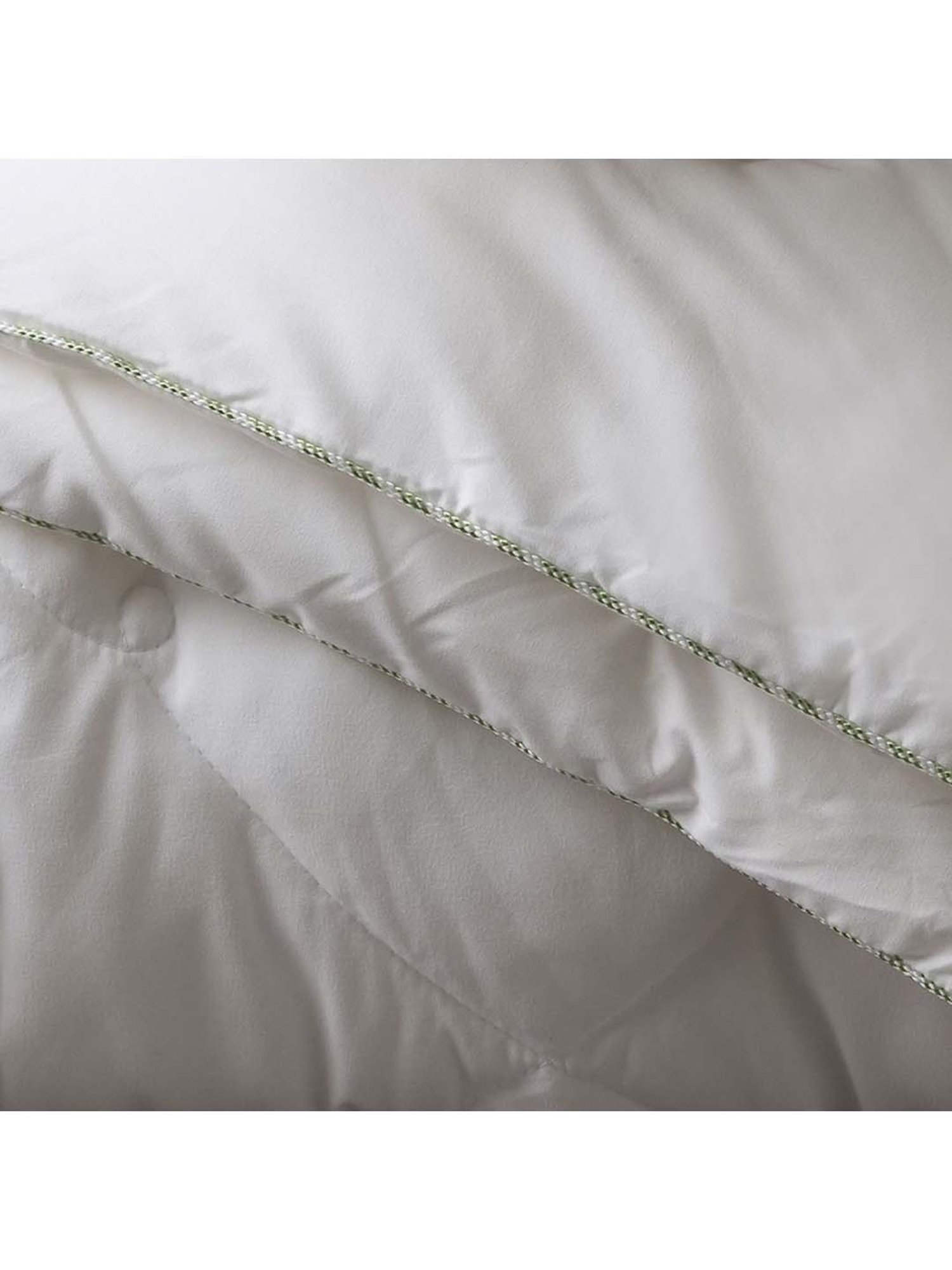 Spaces White Polyester 150 TC Bamboo Soft Single Bed Quilt Rajais