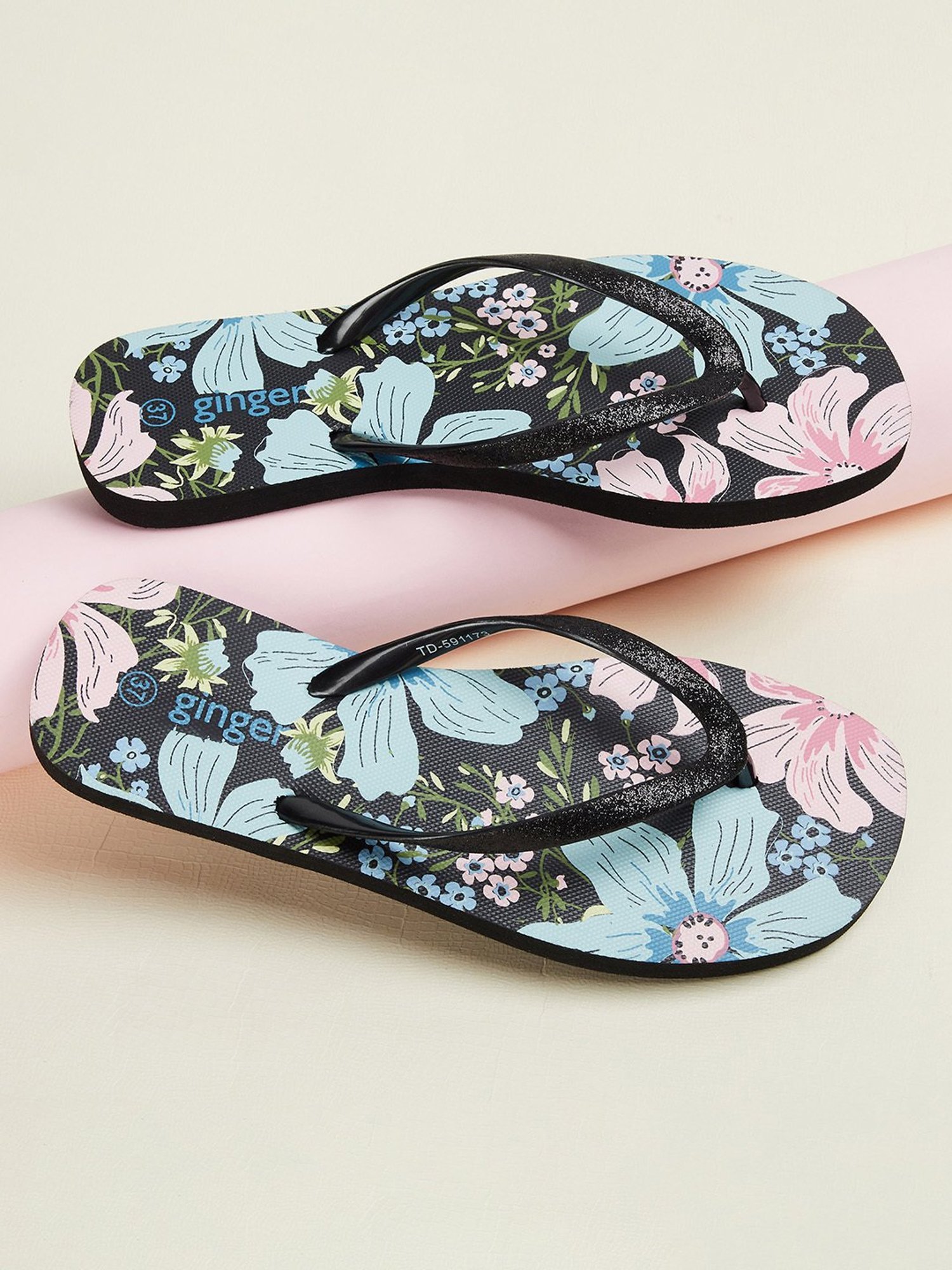 Ginger by Lifestyle Women's Black Flip Flops