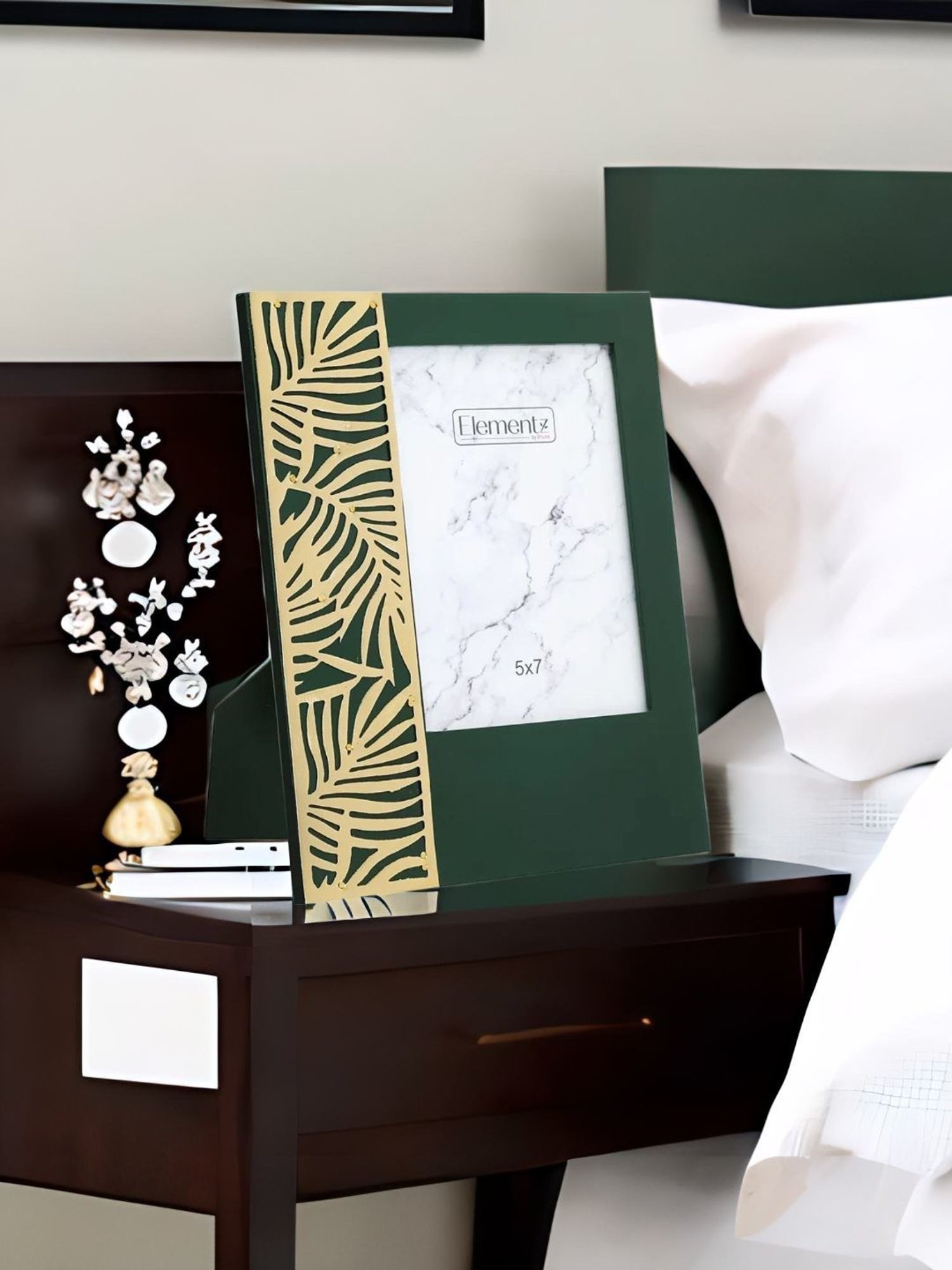 Art Street Gold Engineered Wood Swing Fashion Resin Vintage Photo Frame