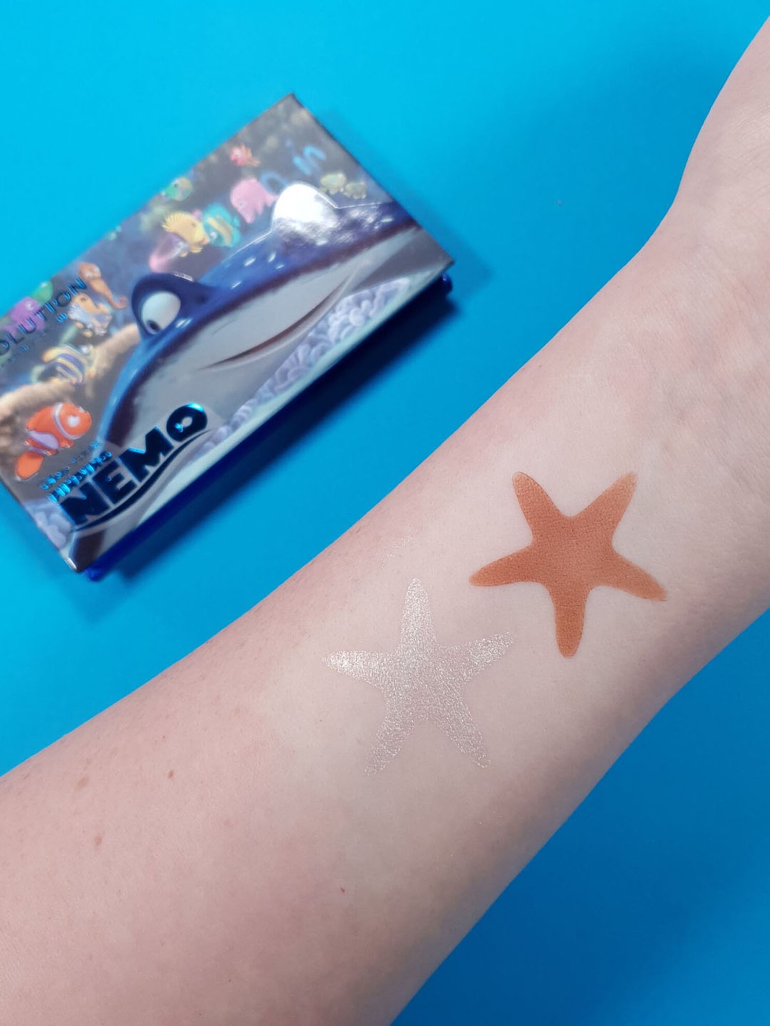 Makeup Revolution Disney Pixar's Finding Nemo Face Palette Wake Up - 9 gm