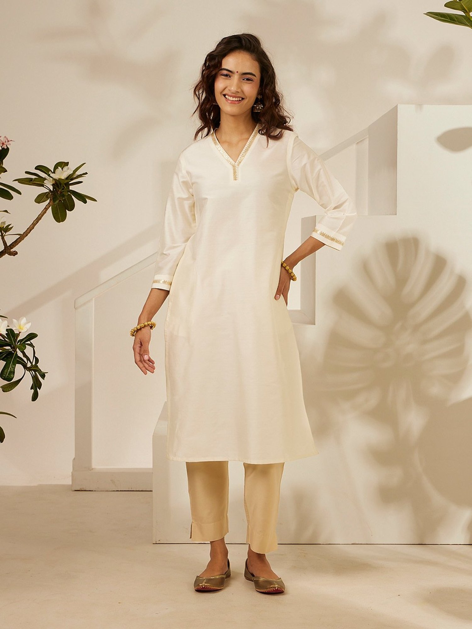 Daali Cream Viscose V Neck 3/4 Sleeves Blooming Mood Kurta with Two Pockets