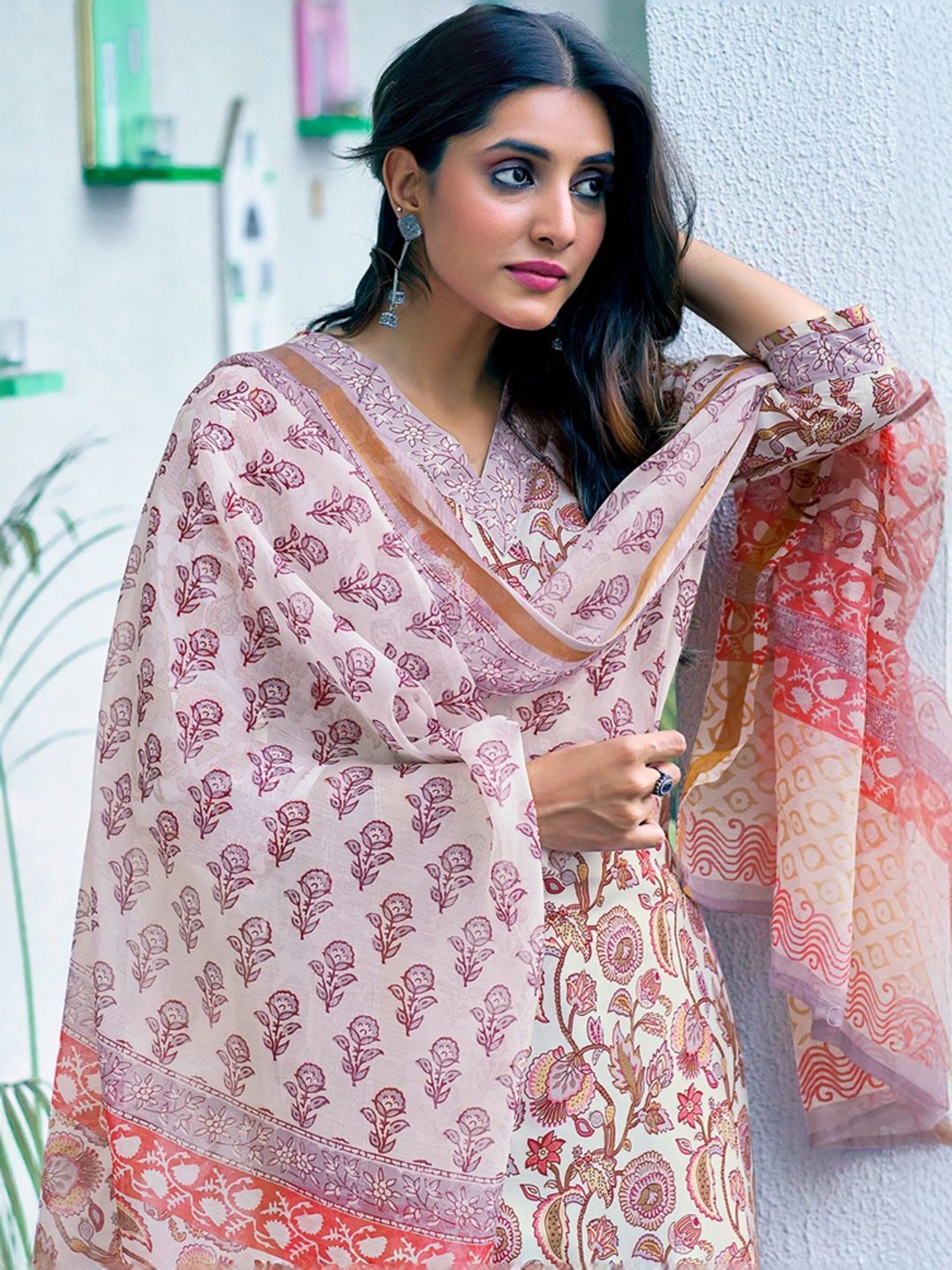 Skylee Off-White Floral Print Kurta Pant Set With Dupatta