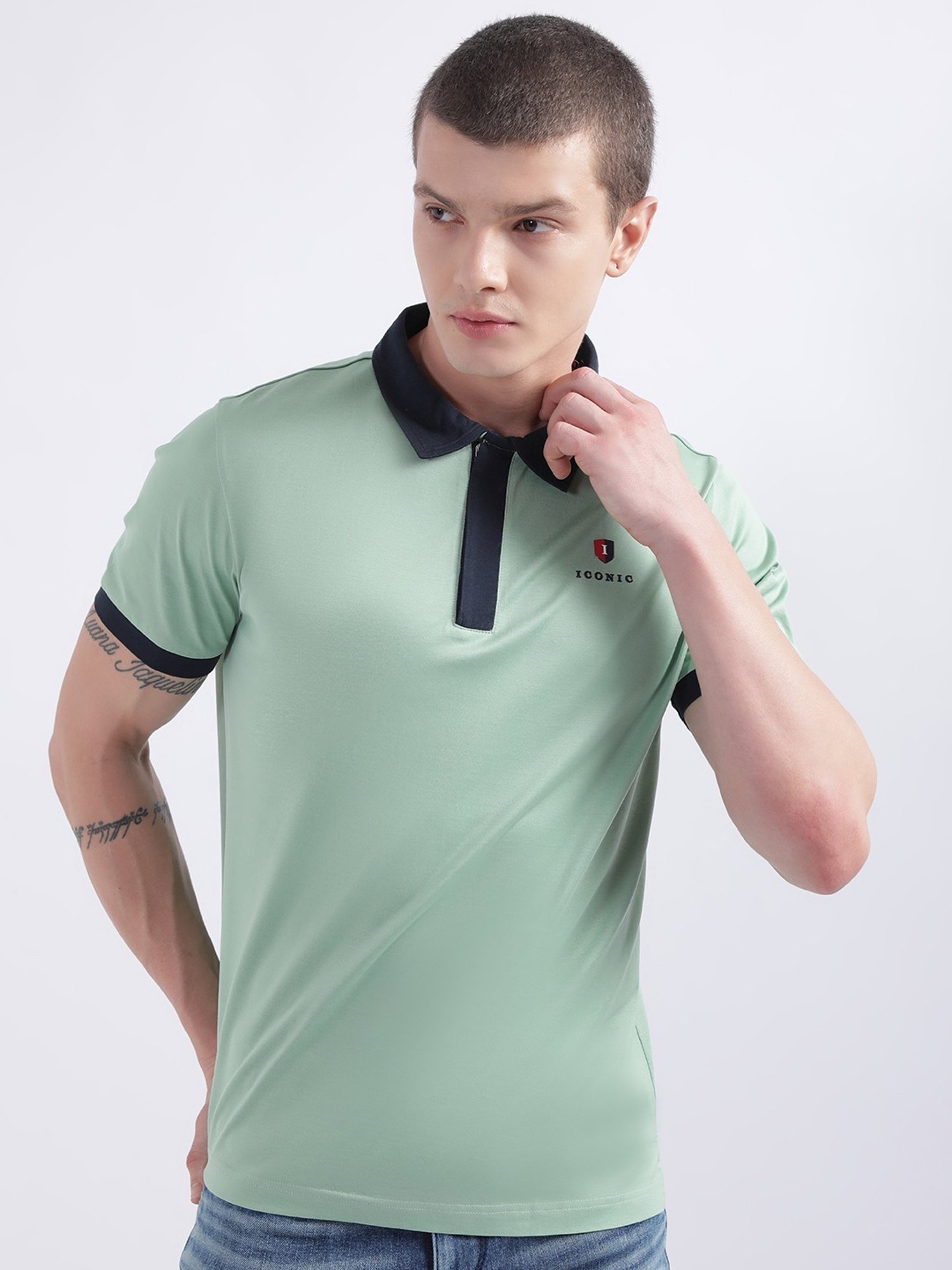 Iconic Men Colourblocked Regular Fit Cotton T-shirt