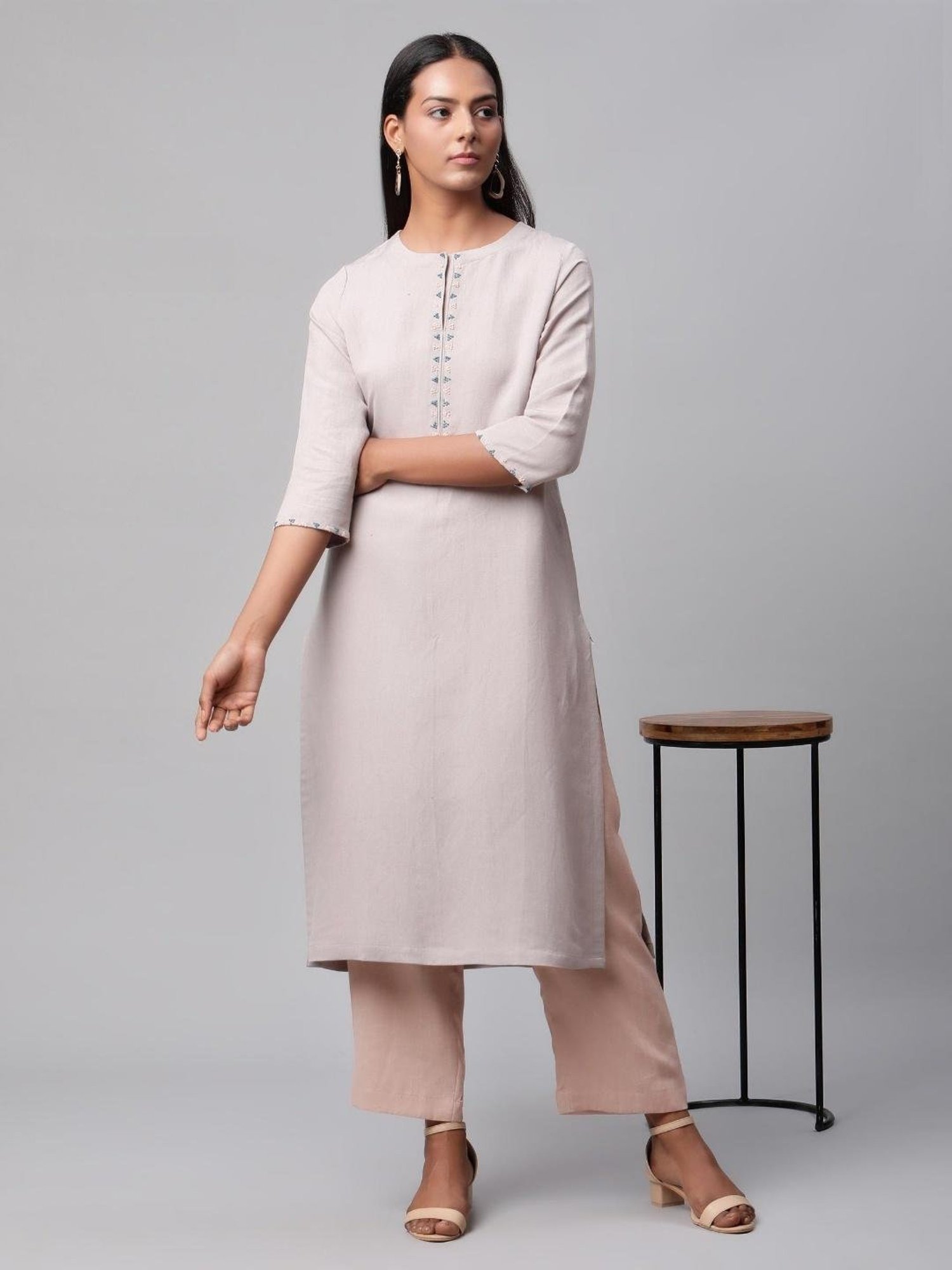 Linen Club Women Grey Embroidered Kurta