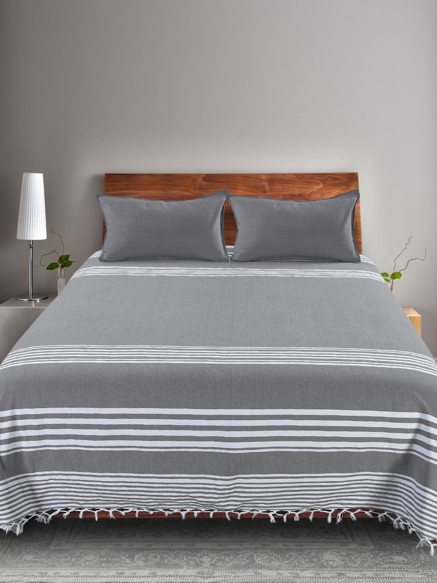 Saral Home Abstract Grey 155 TC Cotton King Sized Bed Sheet with 2 Pillow Covers