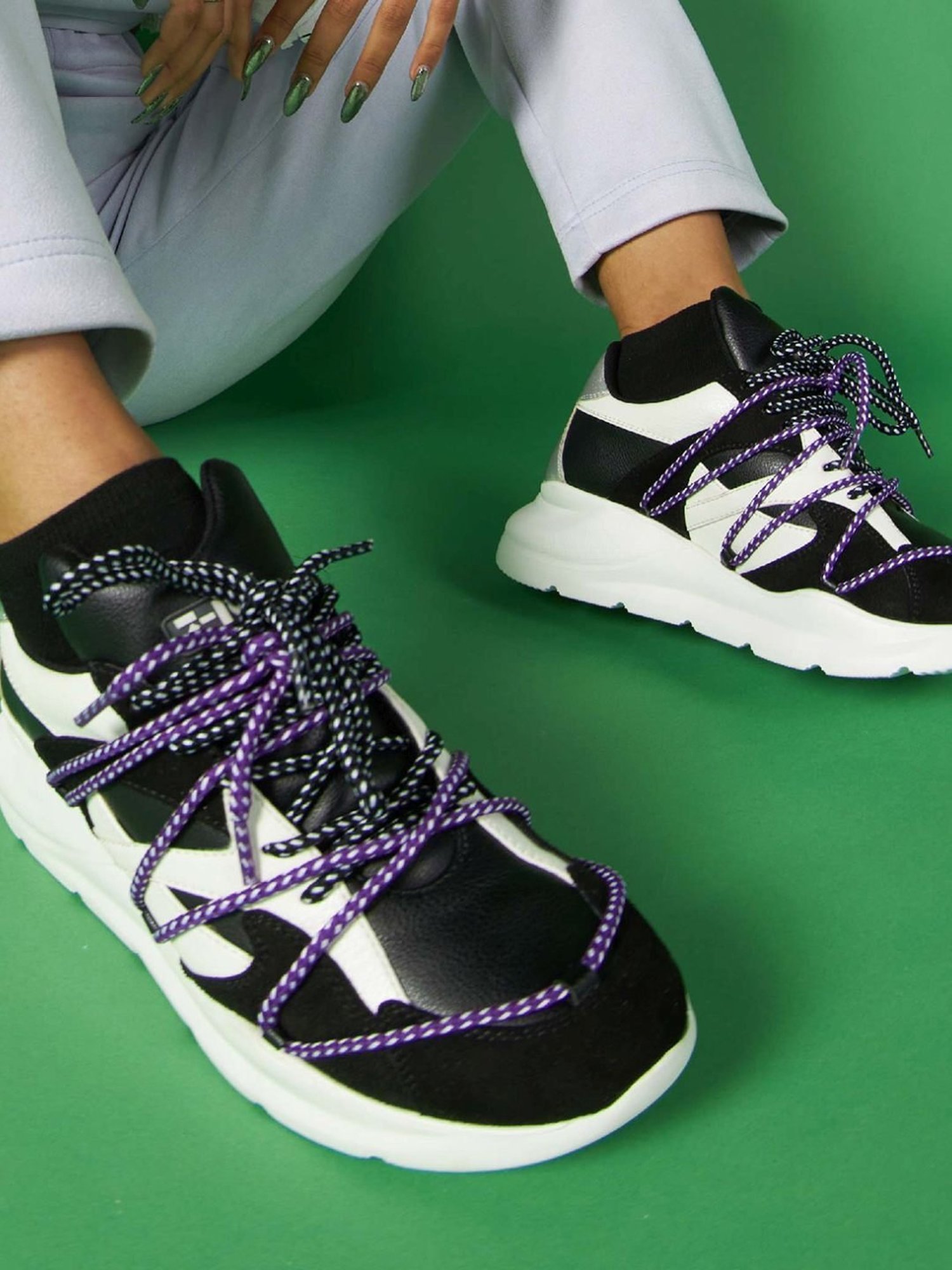 7-10 Women's 607 Winter Street Black Chunky Sneakers