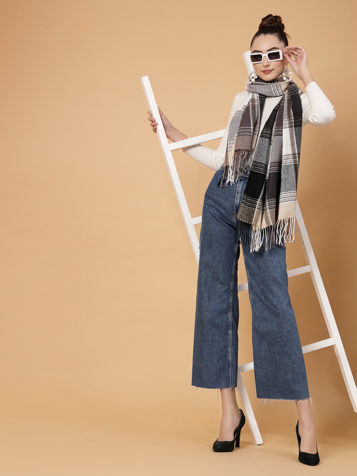 Mafadeny Black & White Checks Stole