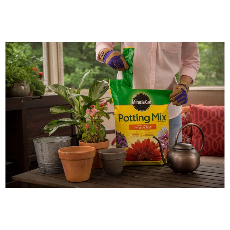Miracle-Gro Premium Potting Mix 1 Cubic Foot