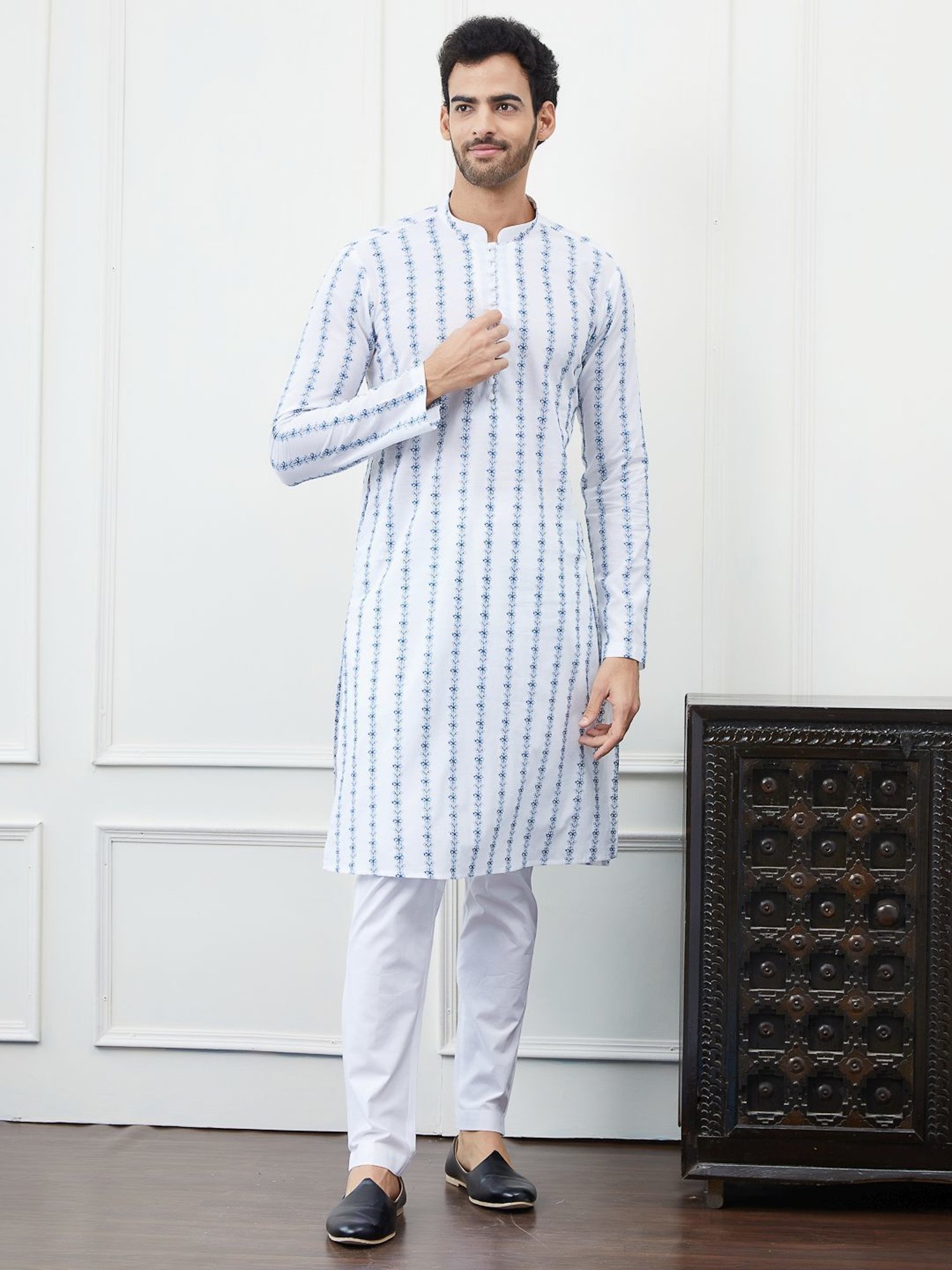 See Designs White & Blue Cotton Regular Fit Chikankari Kurta