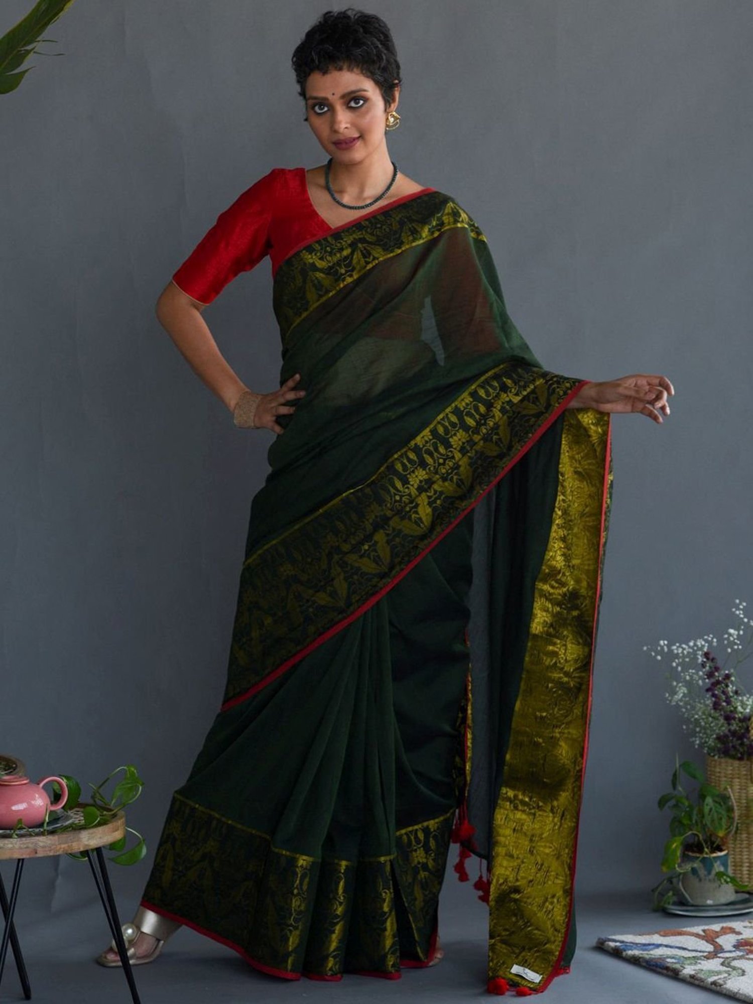 Suta Green Cotton Woven Saree Without Blouse