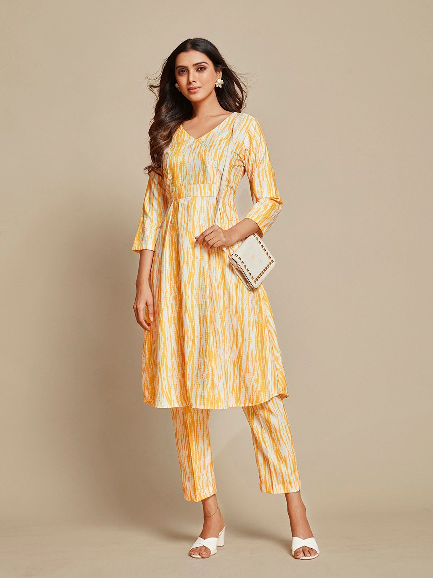 Anubhutee Yellow Printed Kurta Pant Set