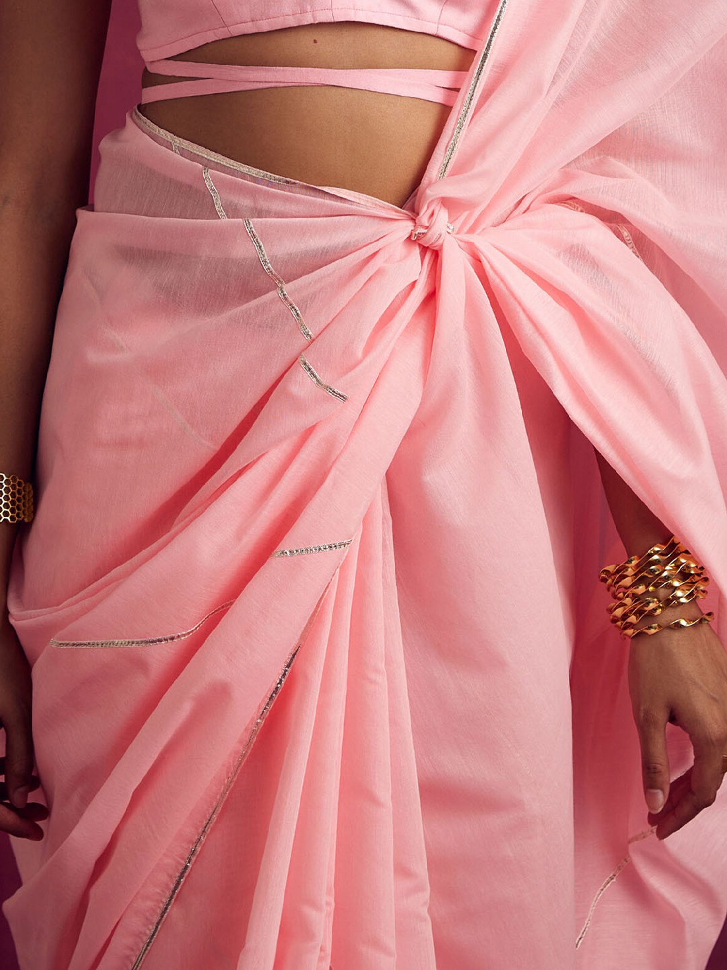 Abhishti Pink Woven Saree Without Blouse